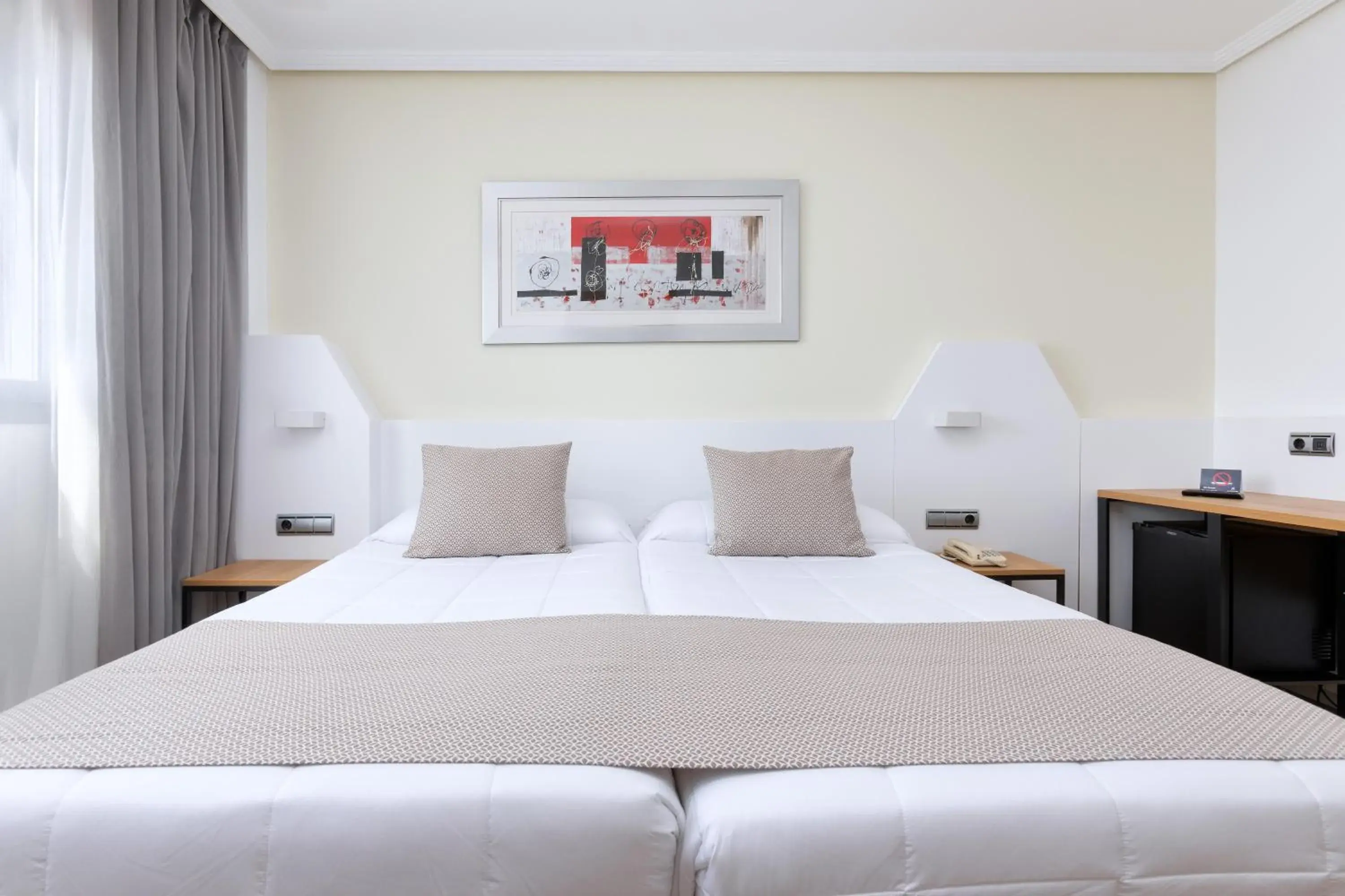 Photo of the whole room, Bed in Alexandre FrontAir Congress Photo of the whole room, Bed in Alexandre FrontAir Congress