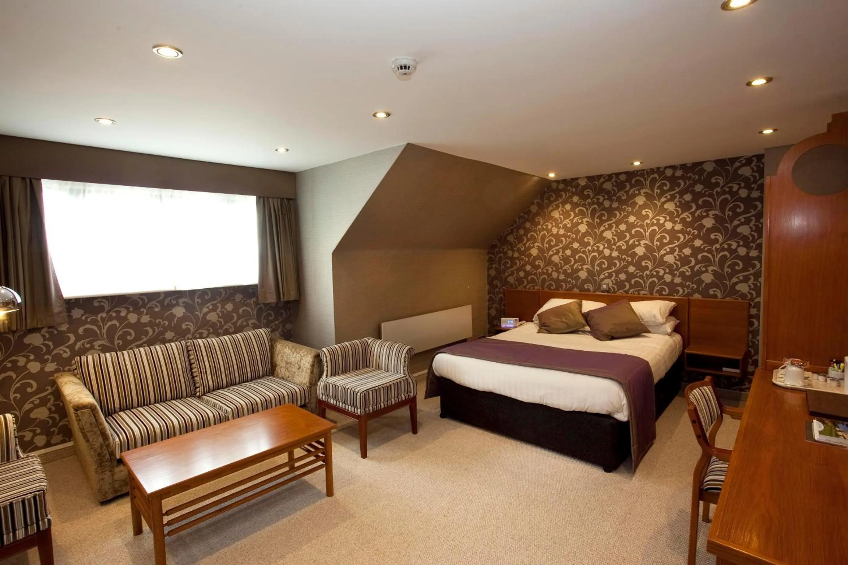 Bed in Best Western Nottingham Derby