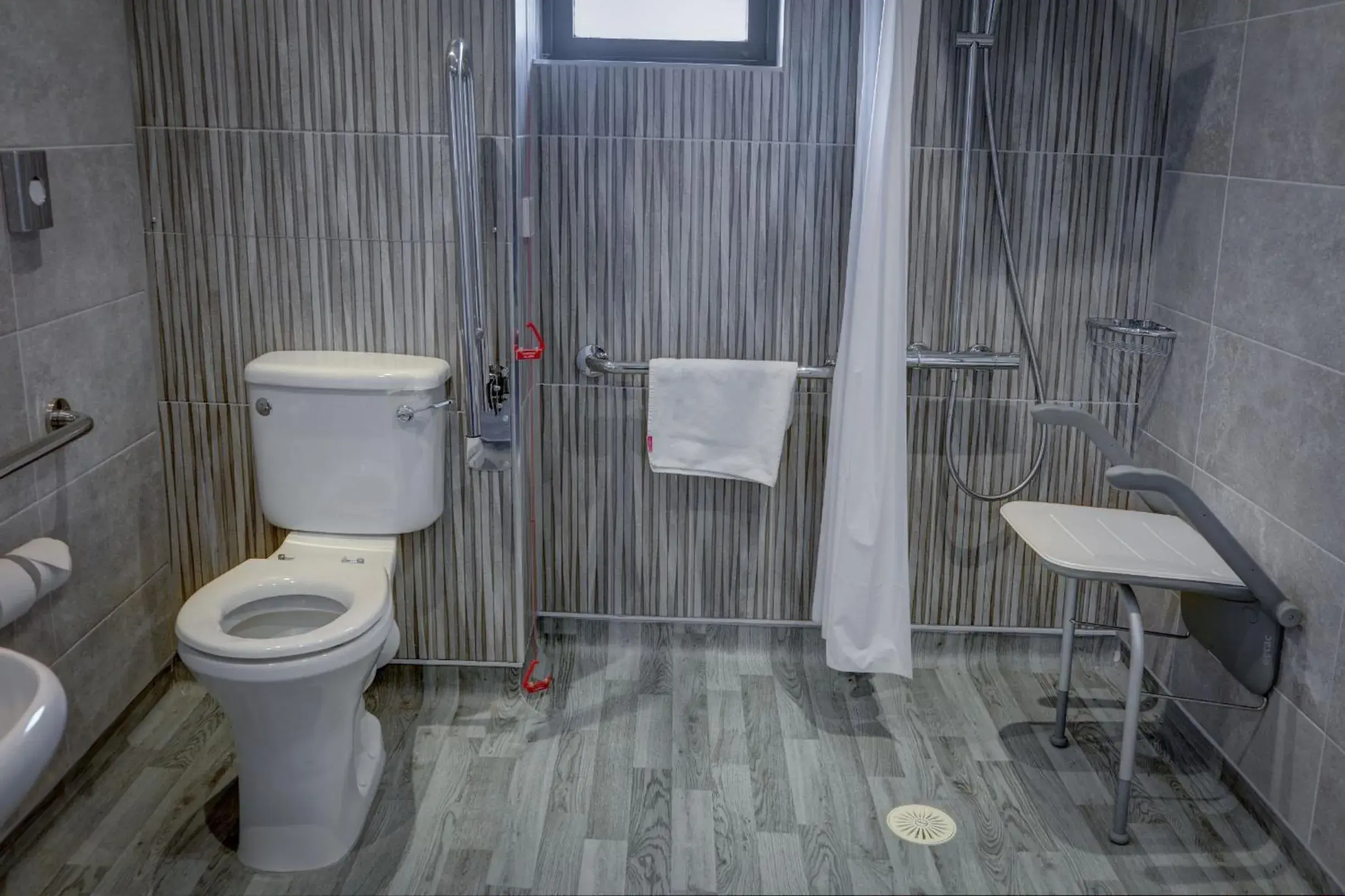 Bathroom in Best Western Nottingham Derby