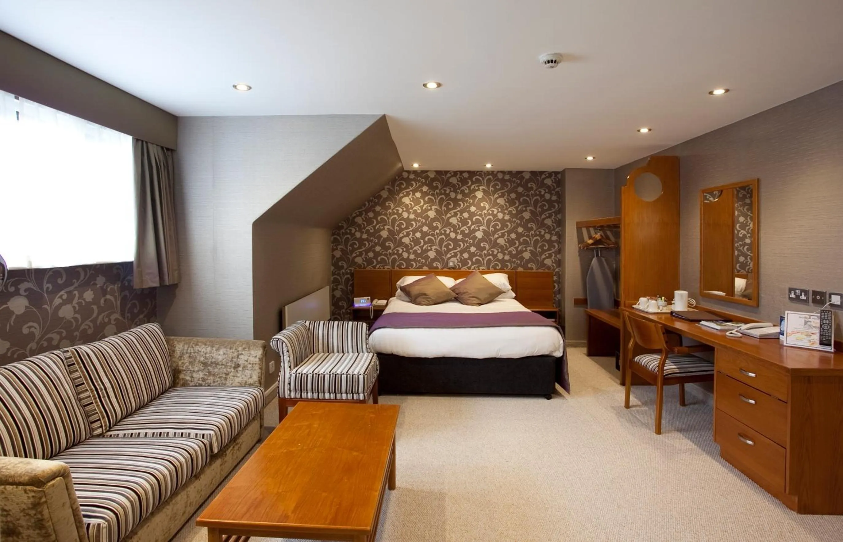 Bed in Best Western Nottingham Derby