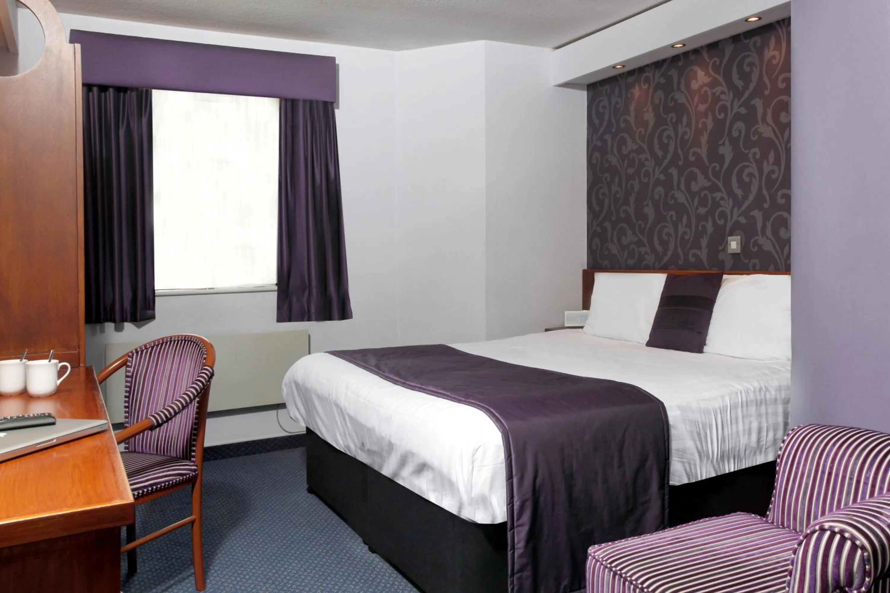 Bed in Best Western Nottingham Derby