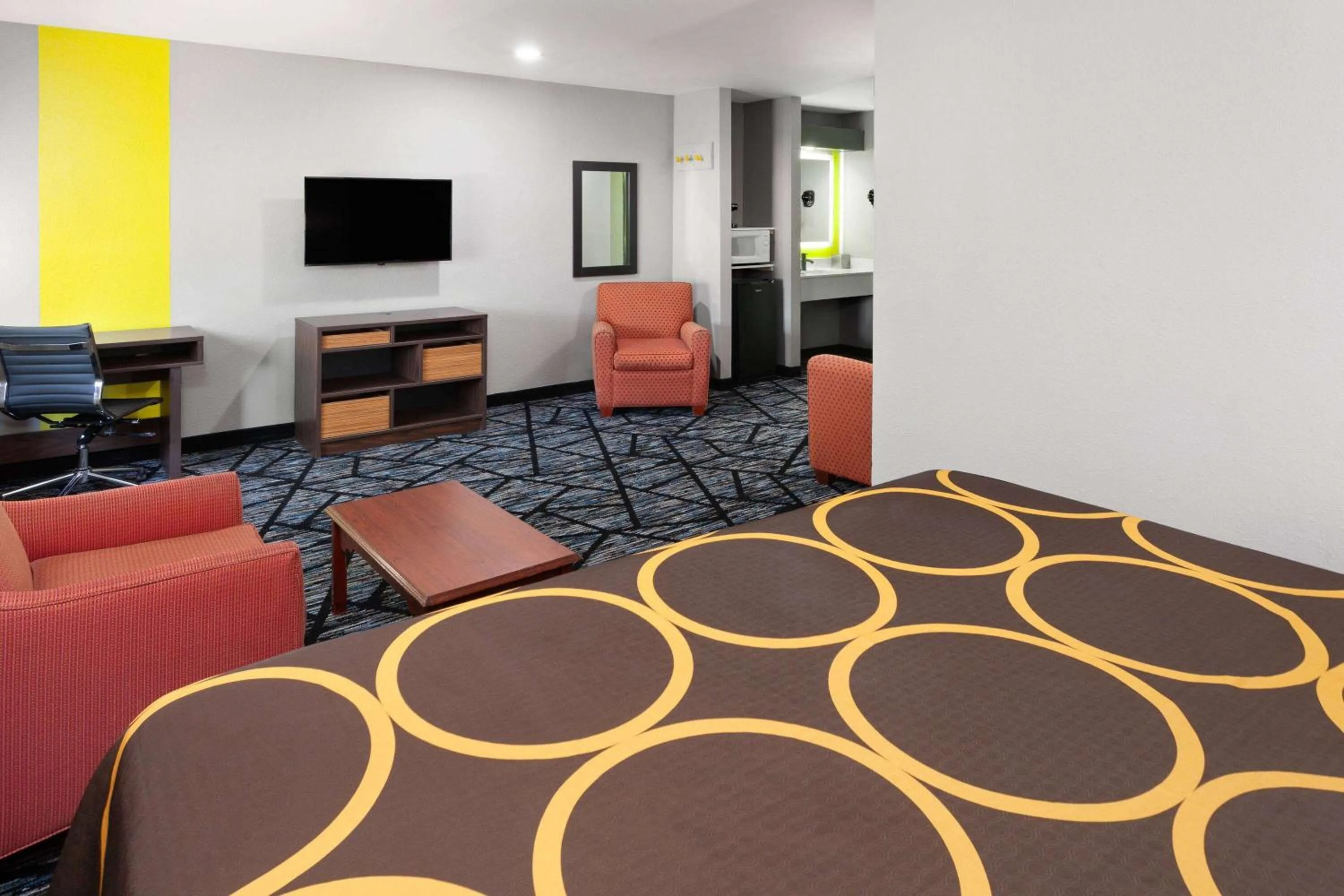 Photo of the whole room in Super 8 by Wyndham Olney