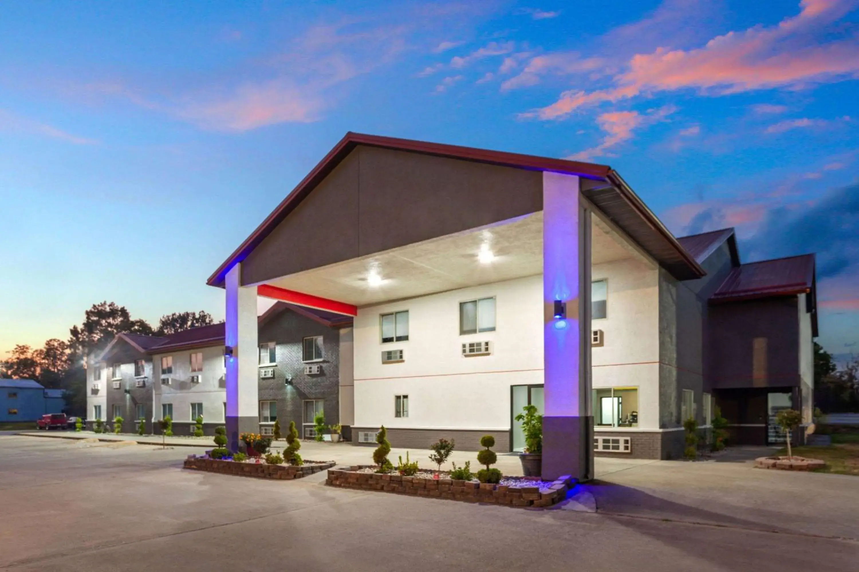 Property building in Super 8 by Wyndham Olney Property building in Super 8 by Wyndham Olney