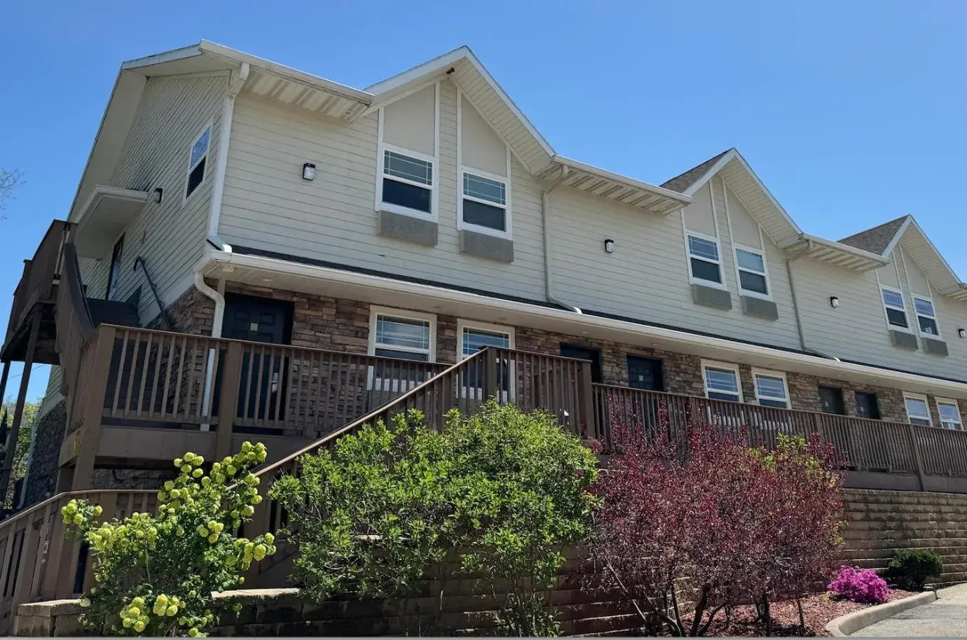 Property building in Price Pointe Inn Property building in Price Pointe Inn