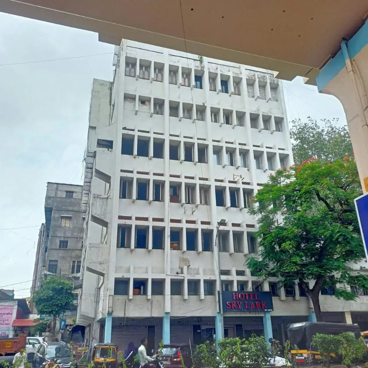 Property building in Hotel Skylark Property building in Hotel Skylark