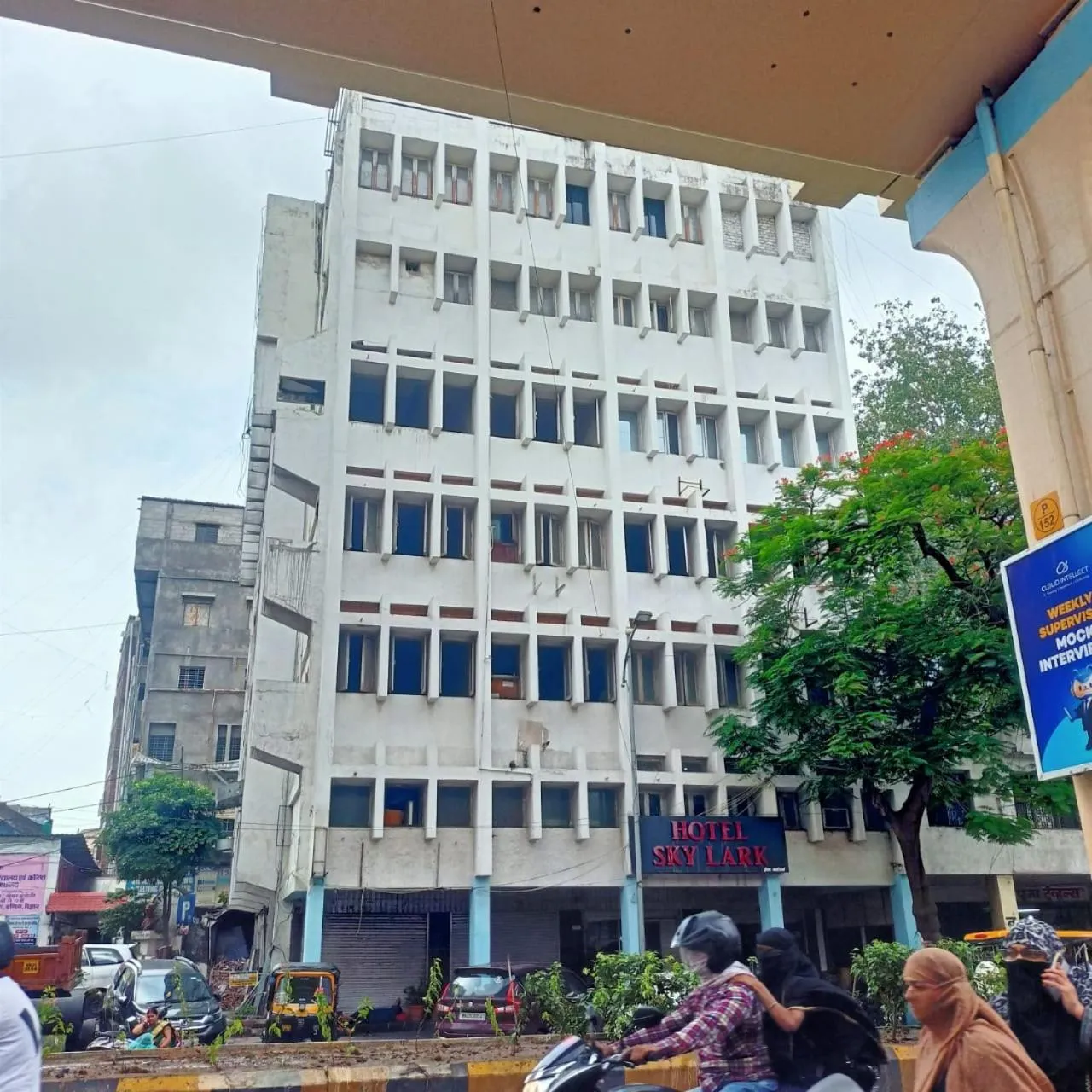 Property building in Hotel Skylark