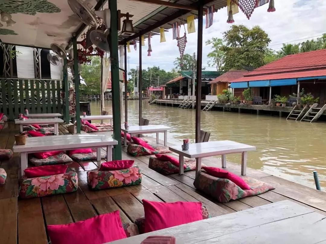 Baanrak amphawa homestay