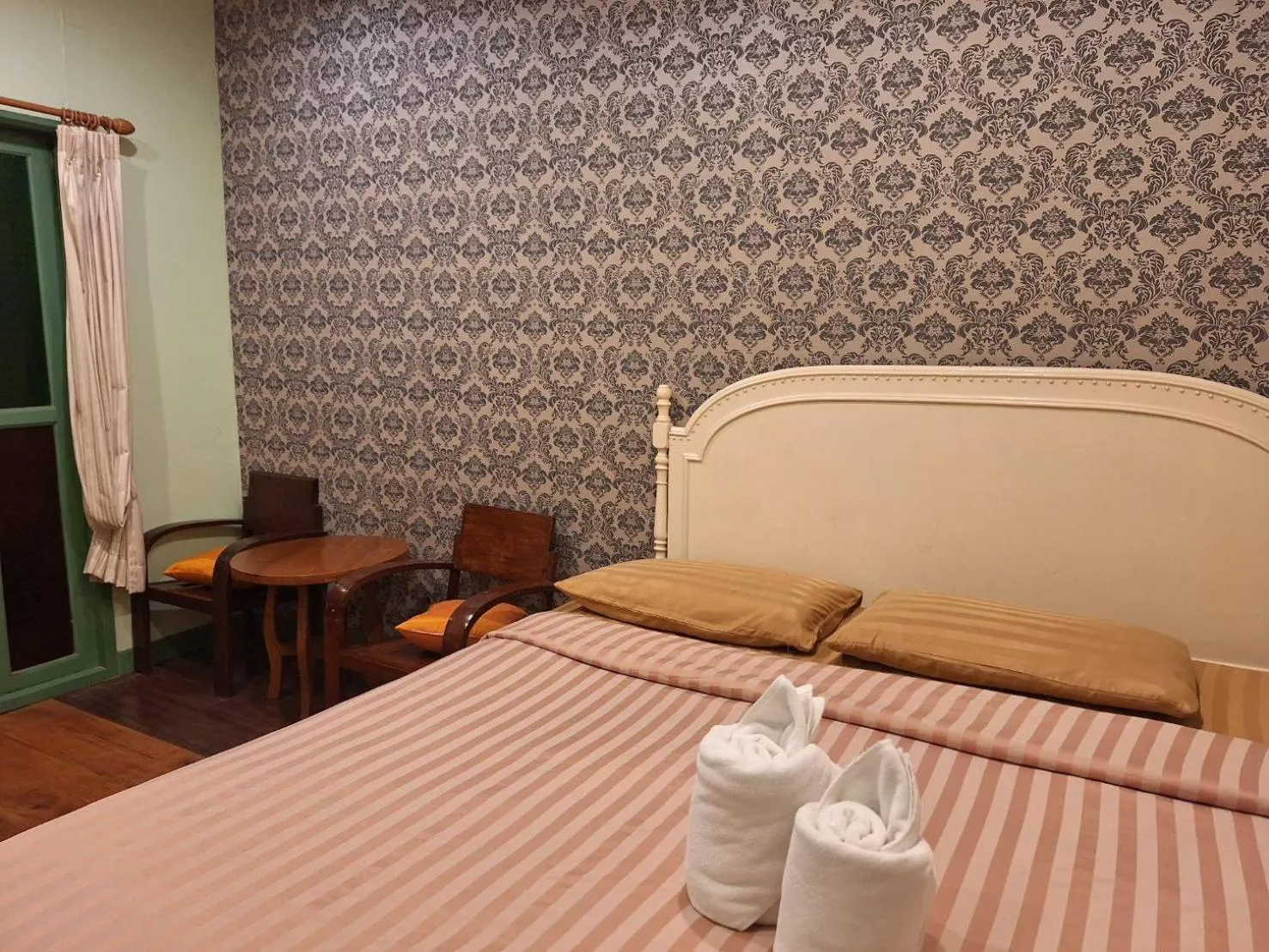 Bed in Baanrak amphawa homestay