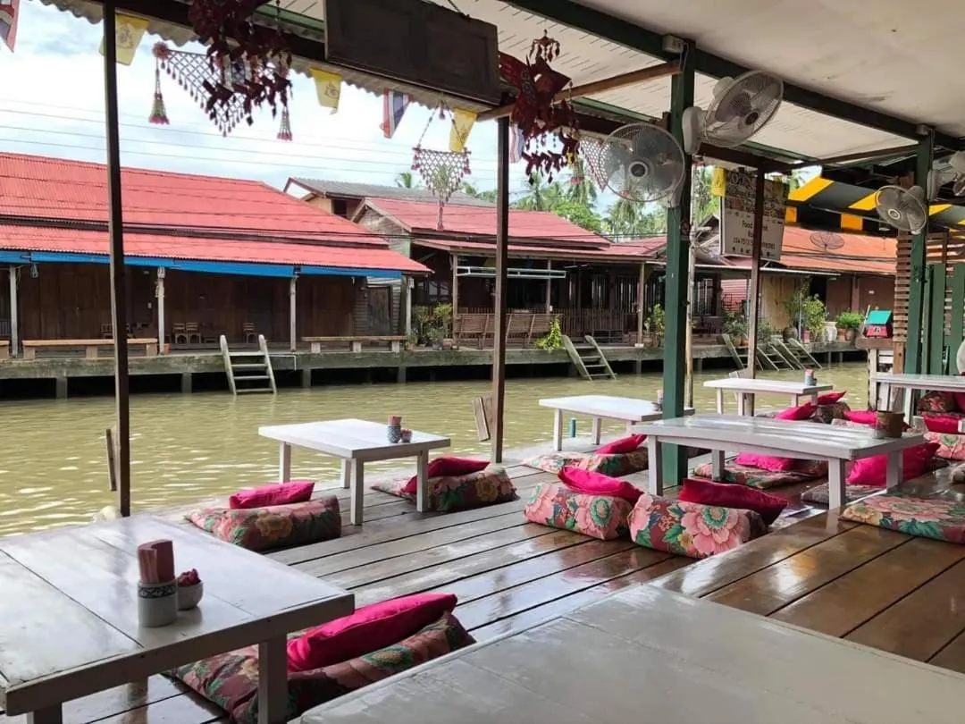 Baanrak amphawa homestay