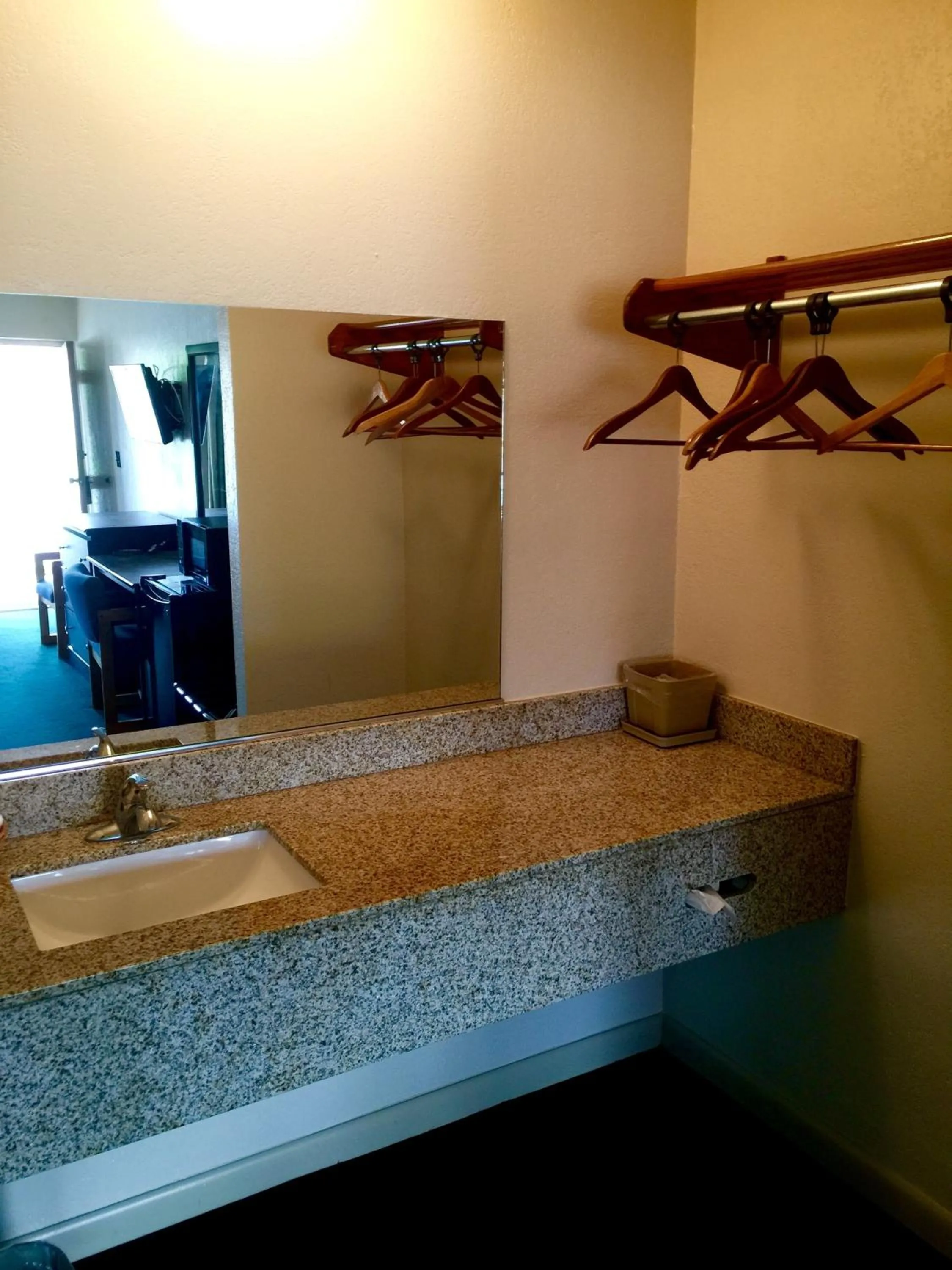 Bathroom in Coral Roc Motel
