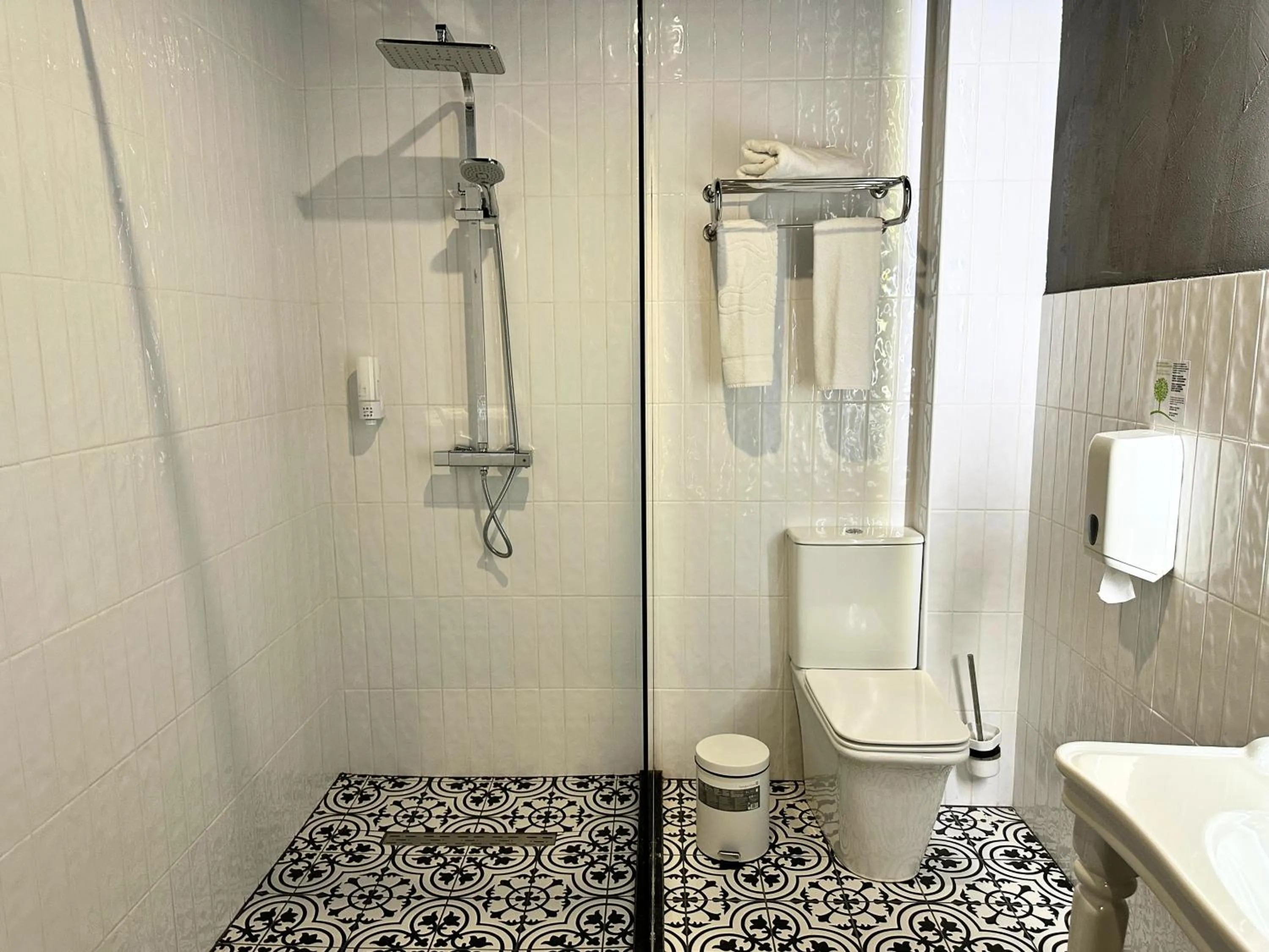 Shower in Optima Collection Chernivtsi