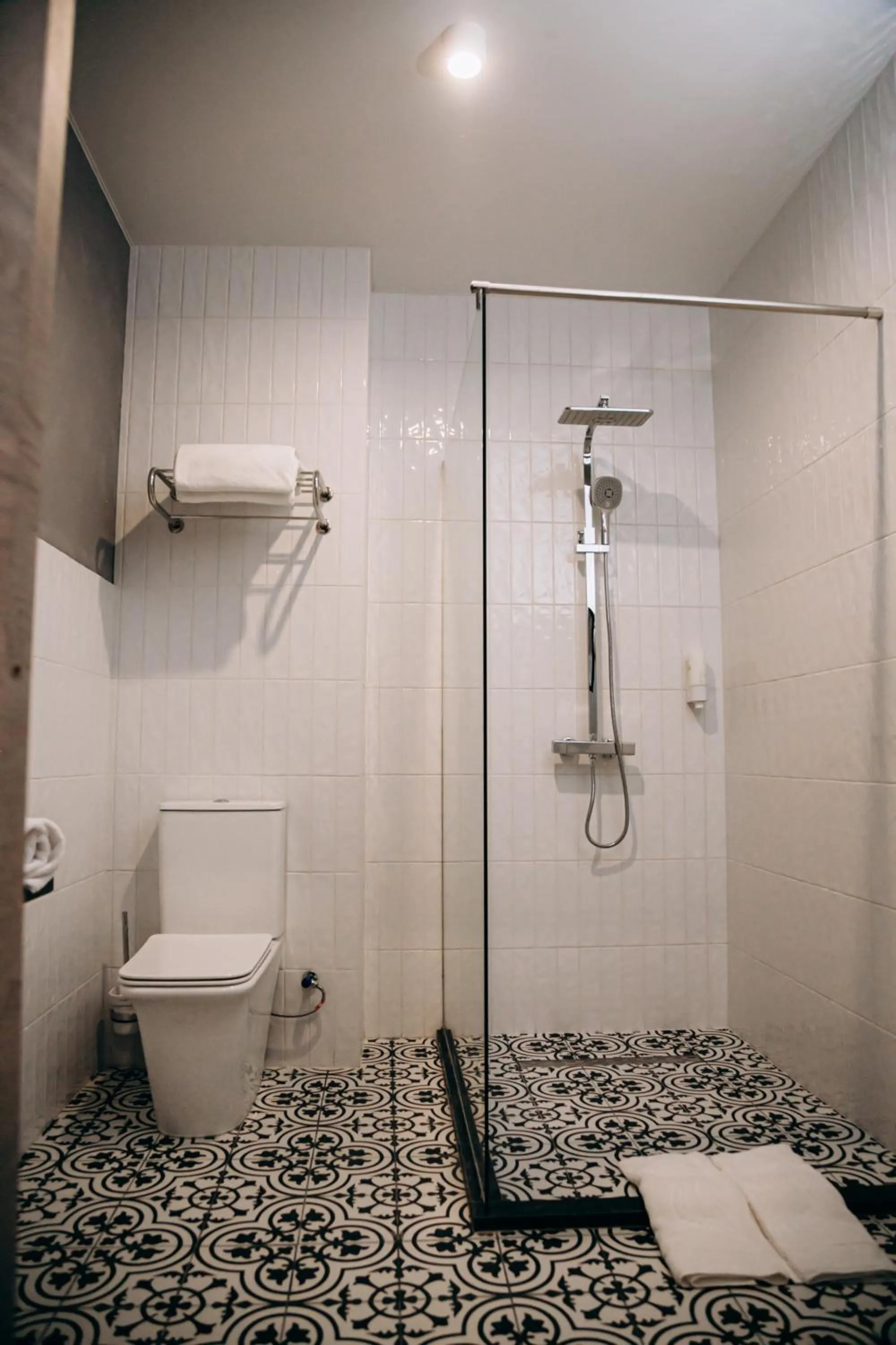 Shower in Optima Collection Chernivtsi