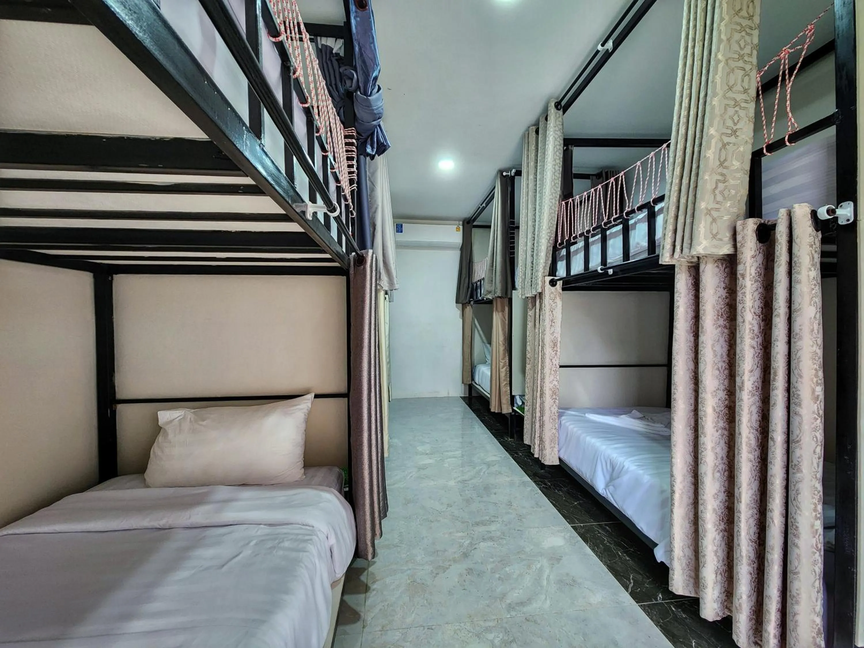 Bambus Restaurant, Bar & Hostel