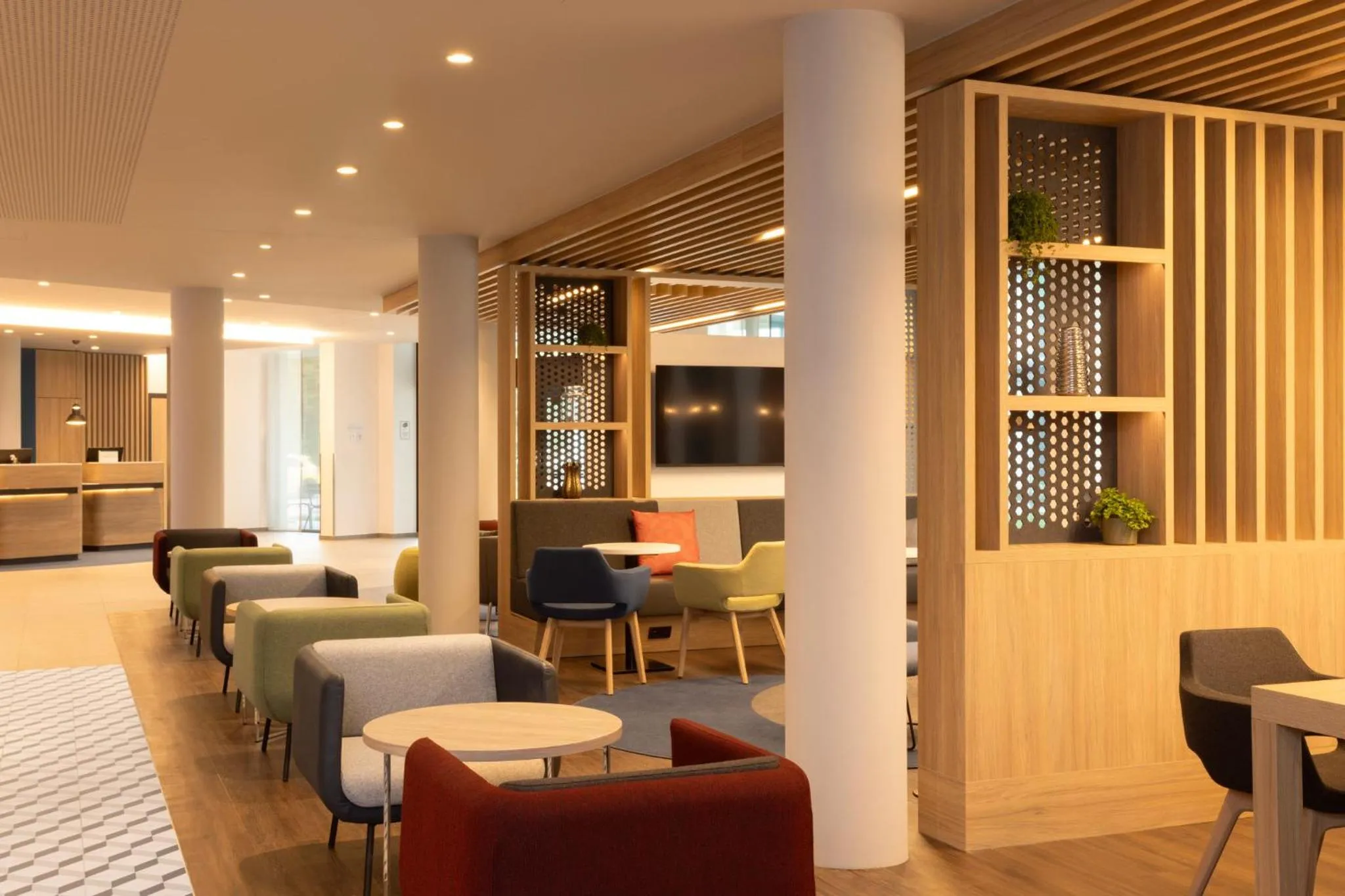 Lounge or bar in Holiday Inn Express Brussels - Airport by IHG
