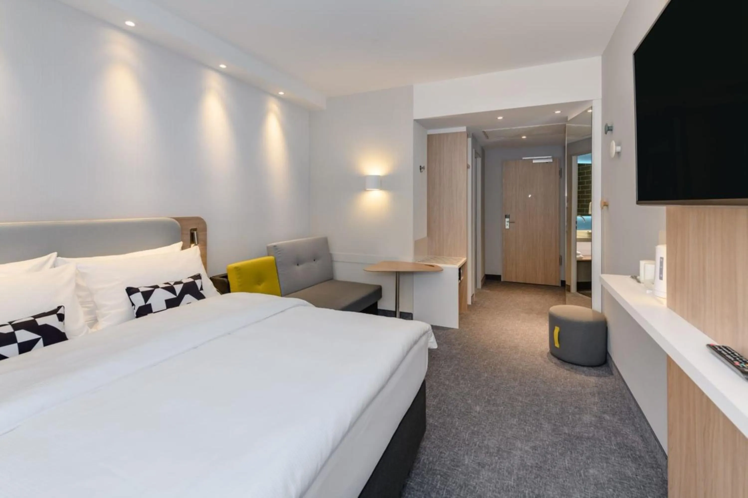 Photo of the whole room, Bed in Holiday Inn Express Brussels - Airport by IHG