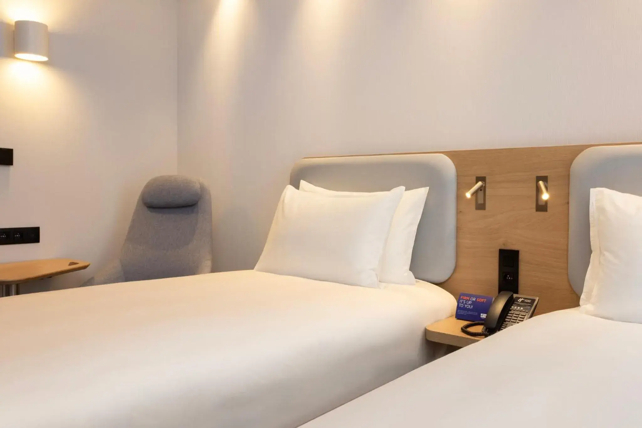 Standard Twin Room with Free Breakfast in Holiday Inn Express Brussels - Airport by IHG Standard Twin Room with Free Breakfast in Holiday Inn Express Brussels - Airport by IHG