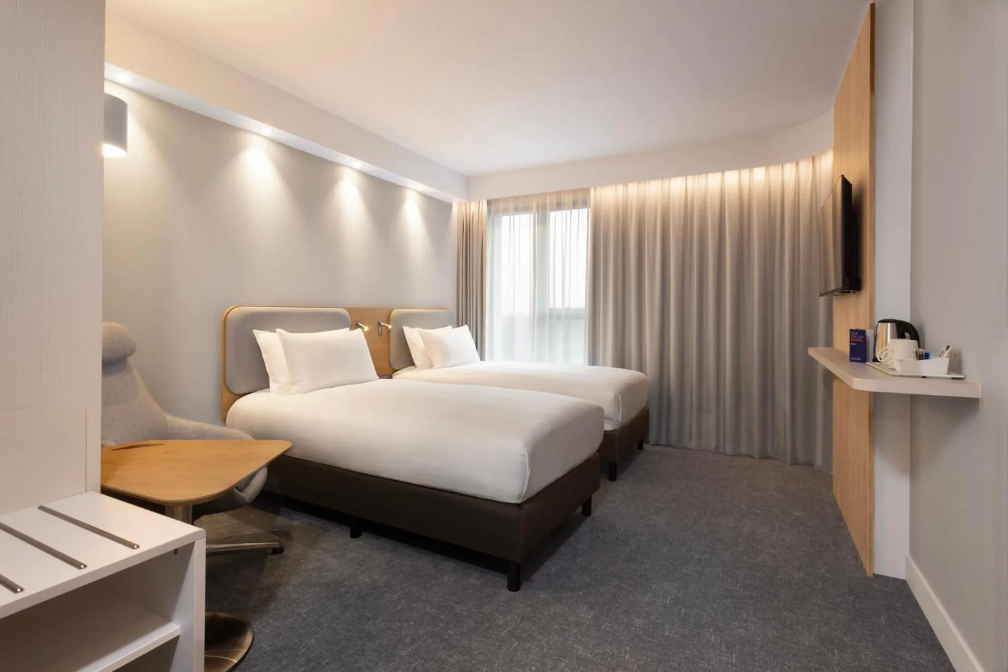 Photo of the whole room, Bed in Holiday Inn Express Brussels - Airport by IHG