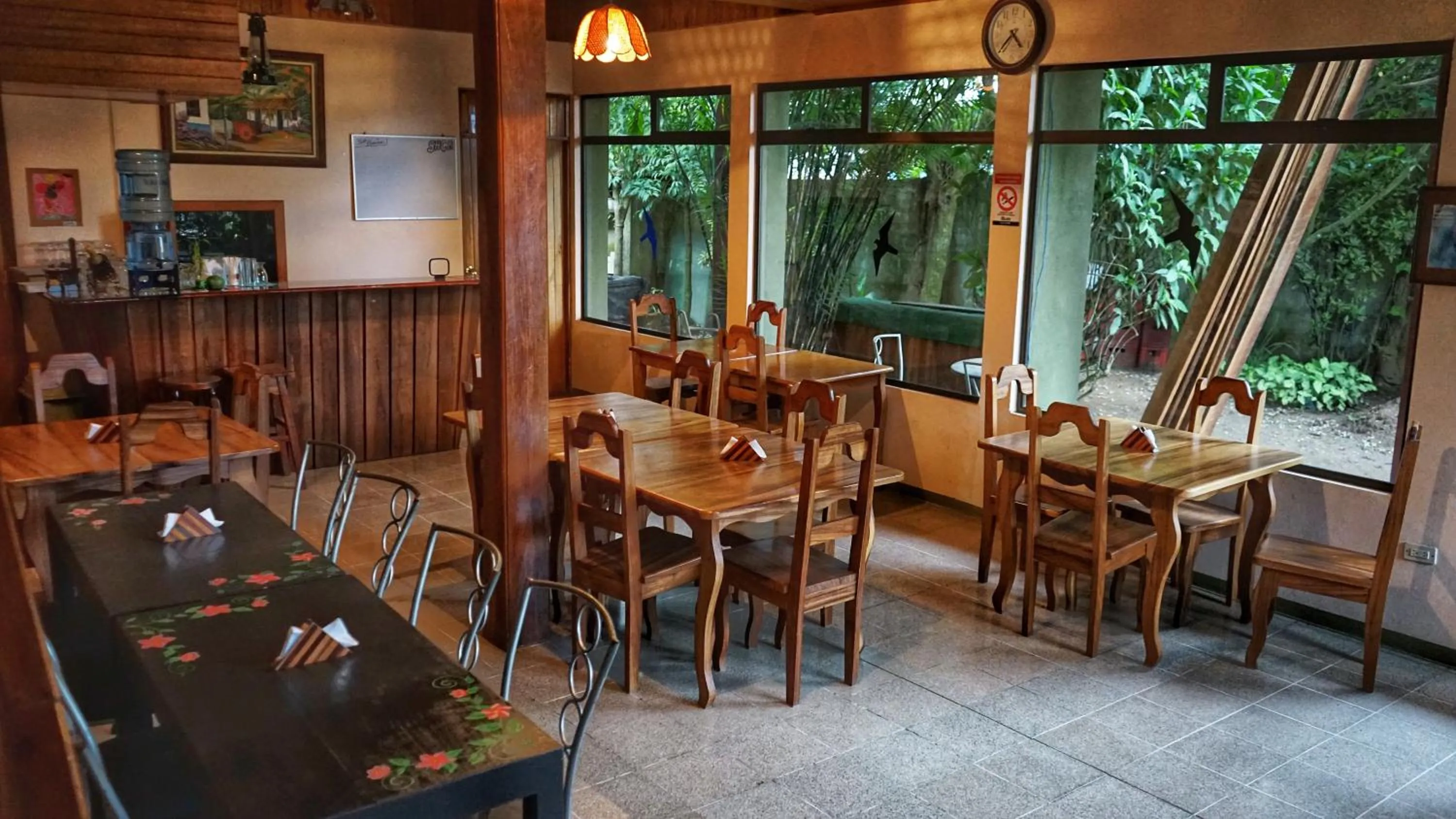 Restaurant/places to eat in Hotel Bell Bird