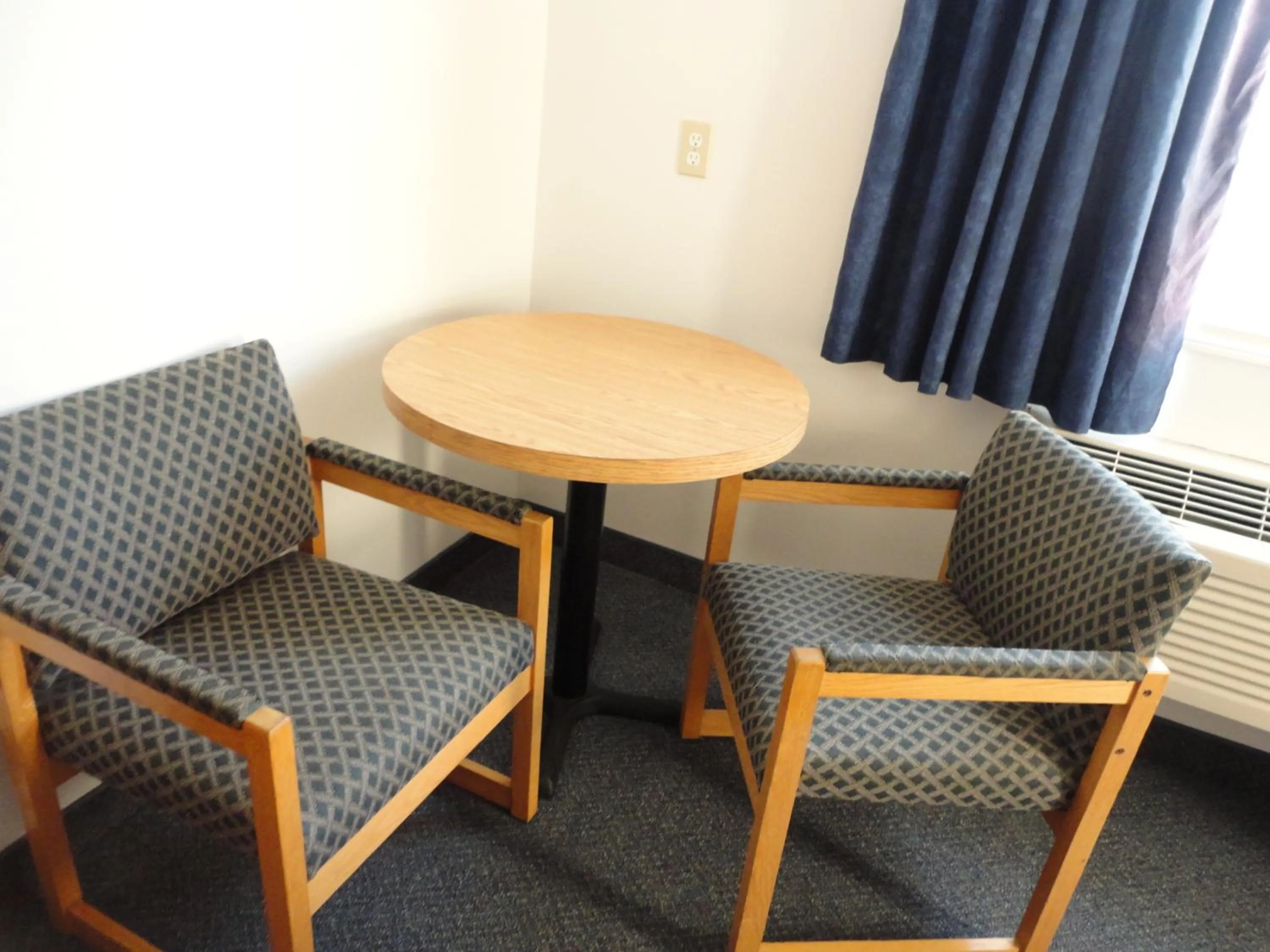 Seating area in South Hill Motor Inn