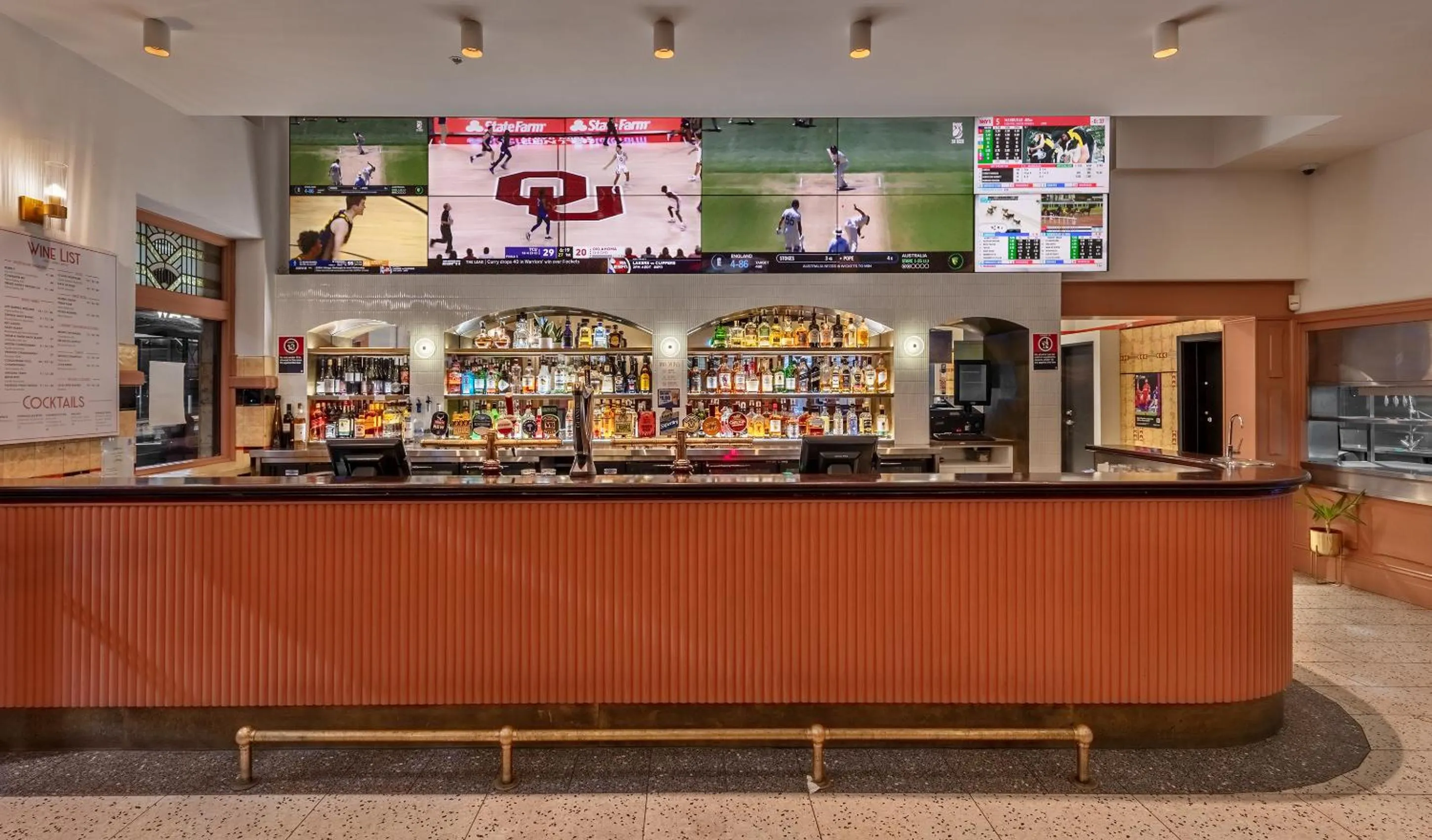 Lounge or bar in Criterion Hotel Sydney