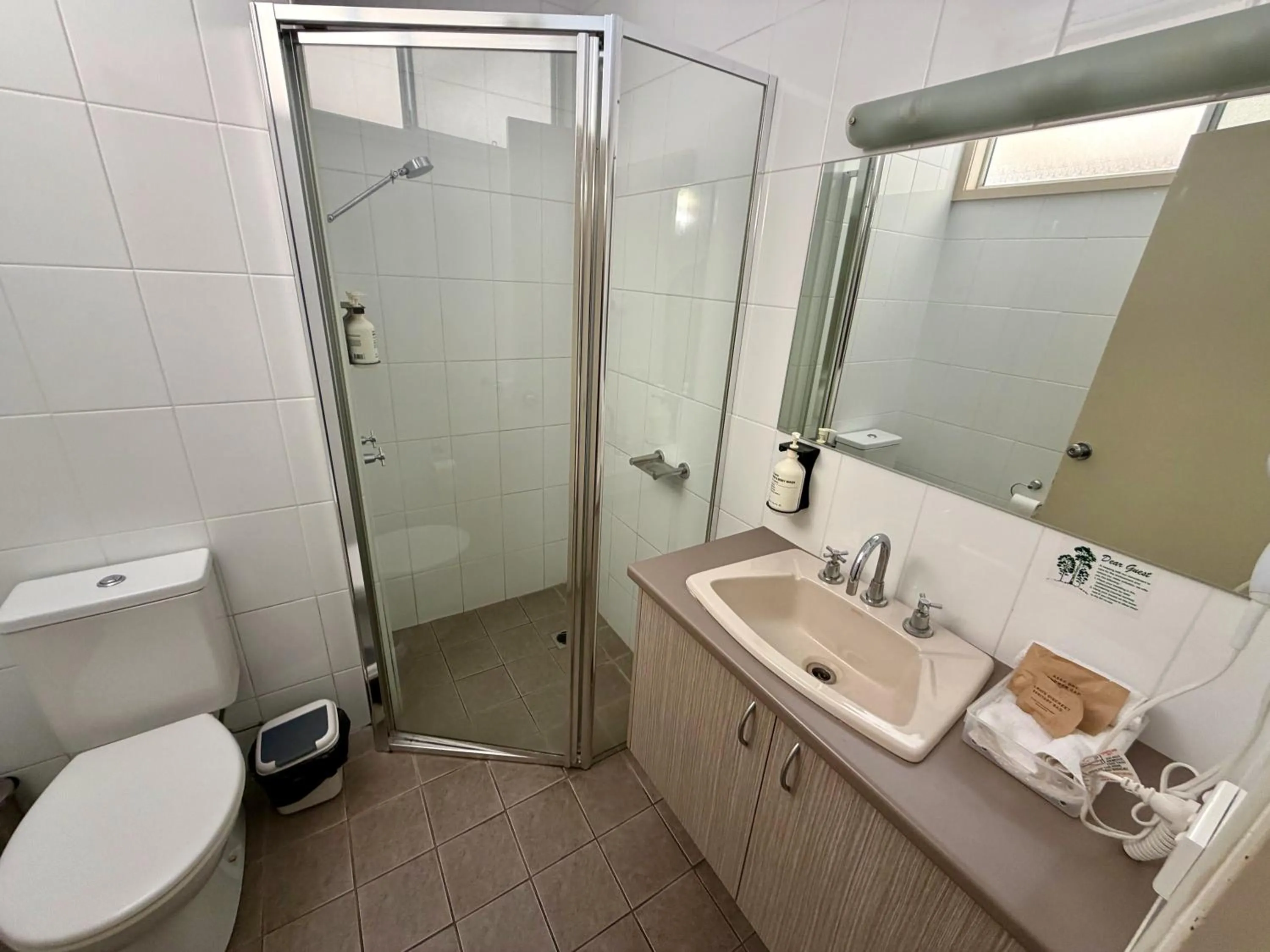 Shower in Ashwood Motel
