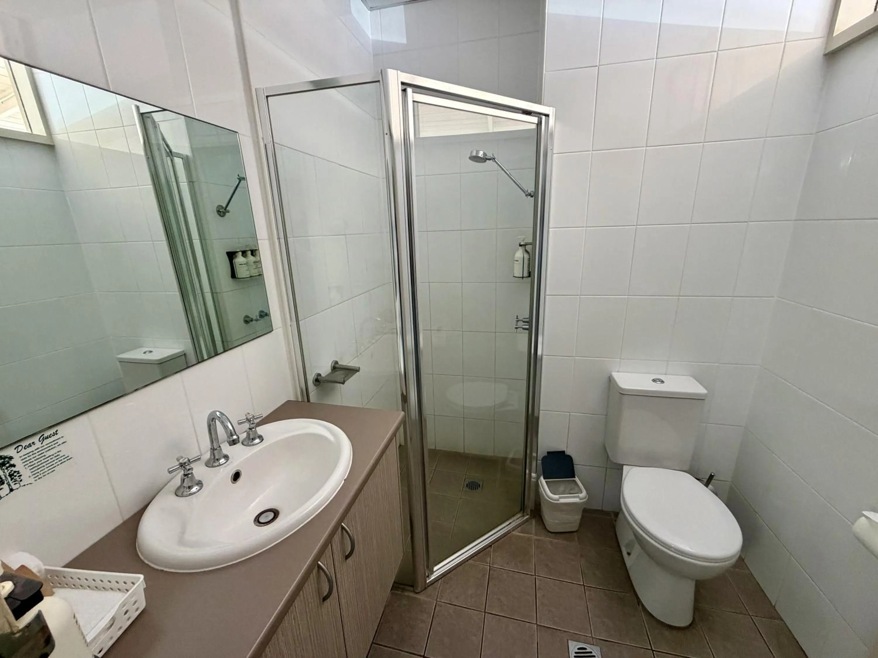 Shower in Ashwood Motel
