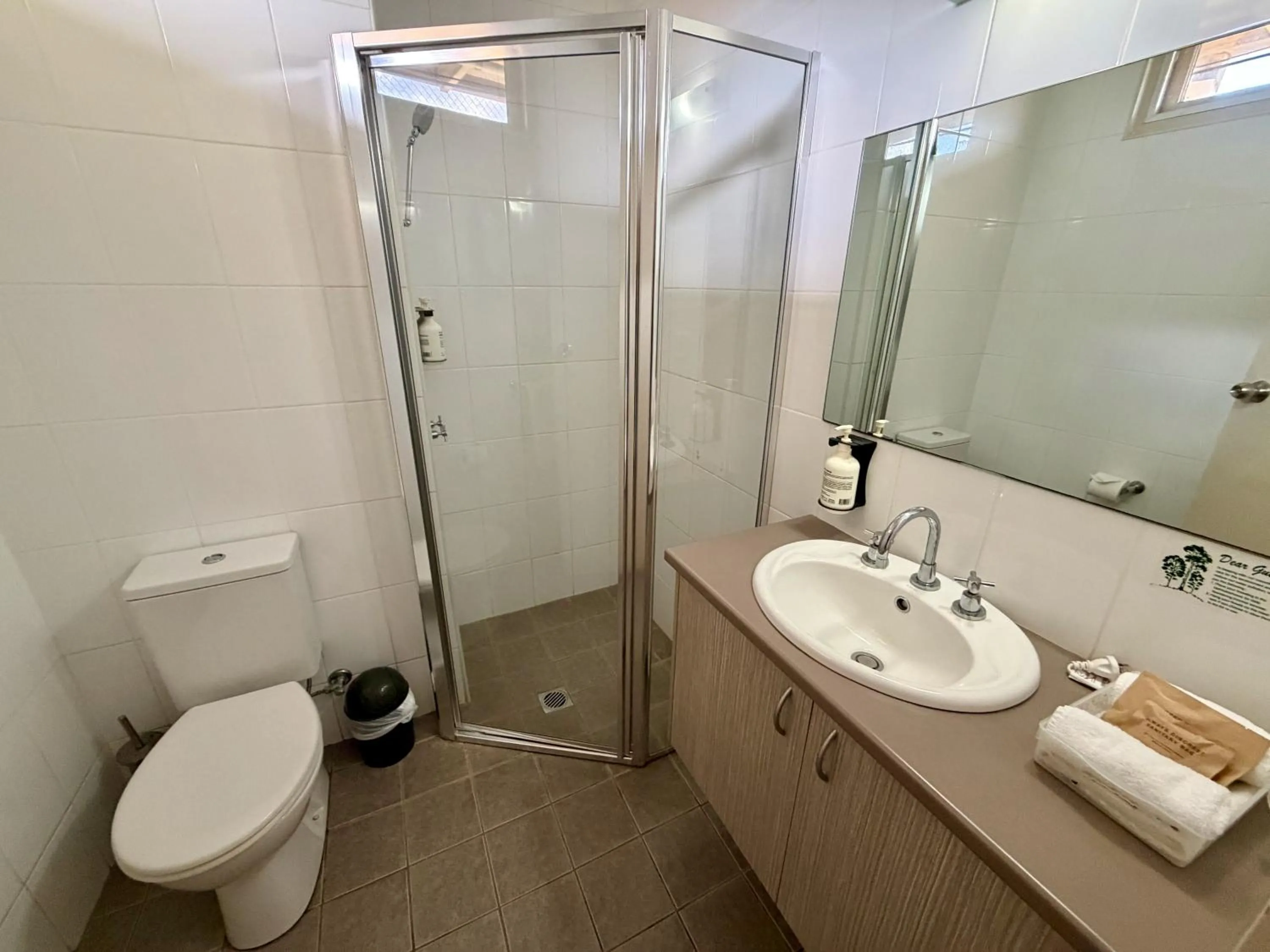 Shower in Ashwood Motel