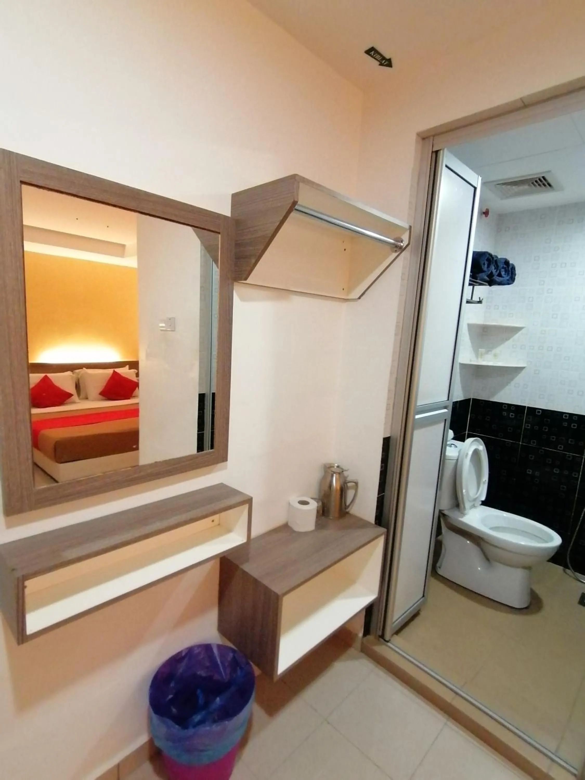 Bathroom, Bed in Yellow Mansion Hotel Melaka Raya