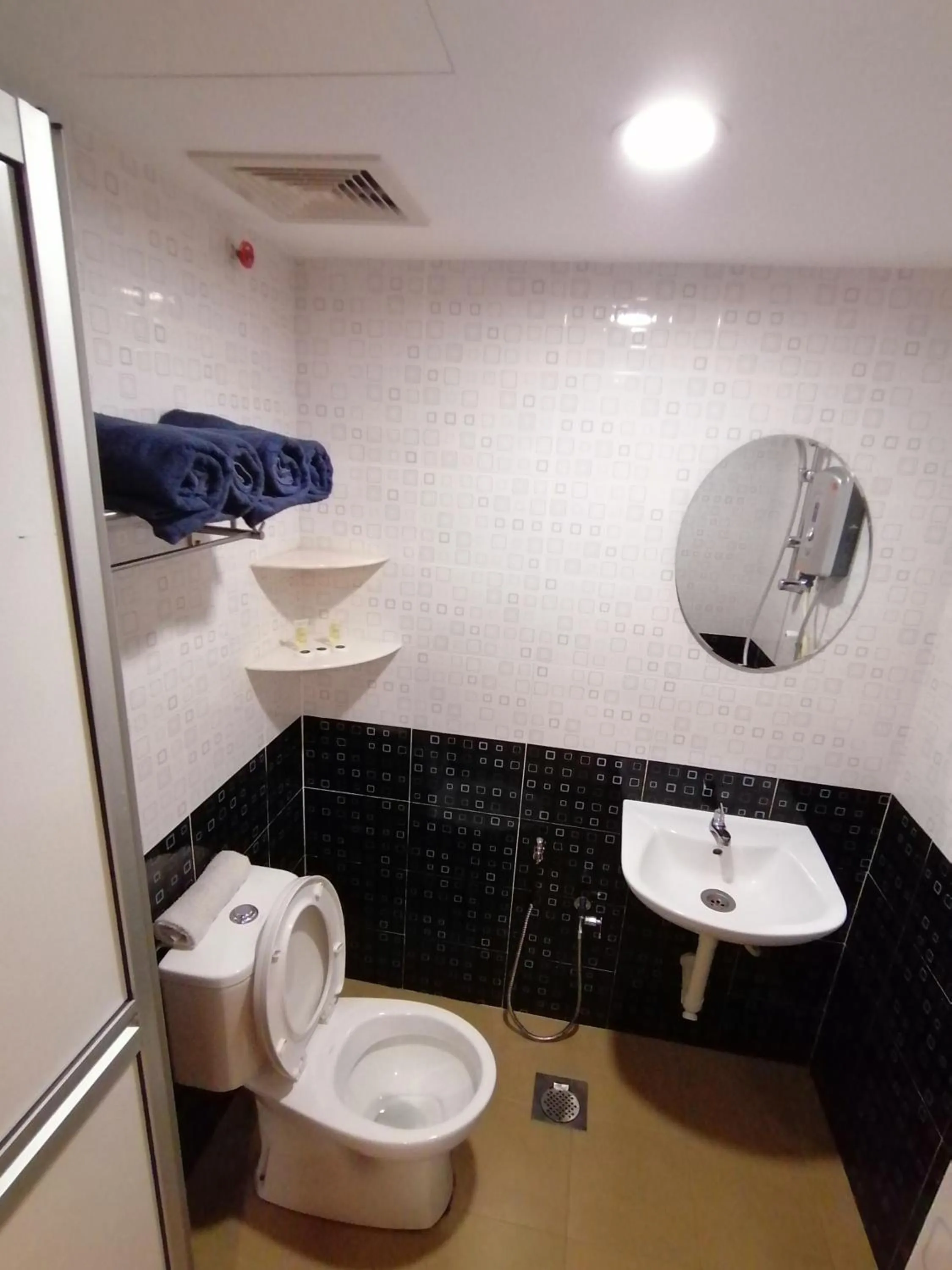 Bathroom in Yellow Mansion Hotel Melaka Raya