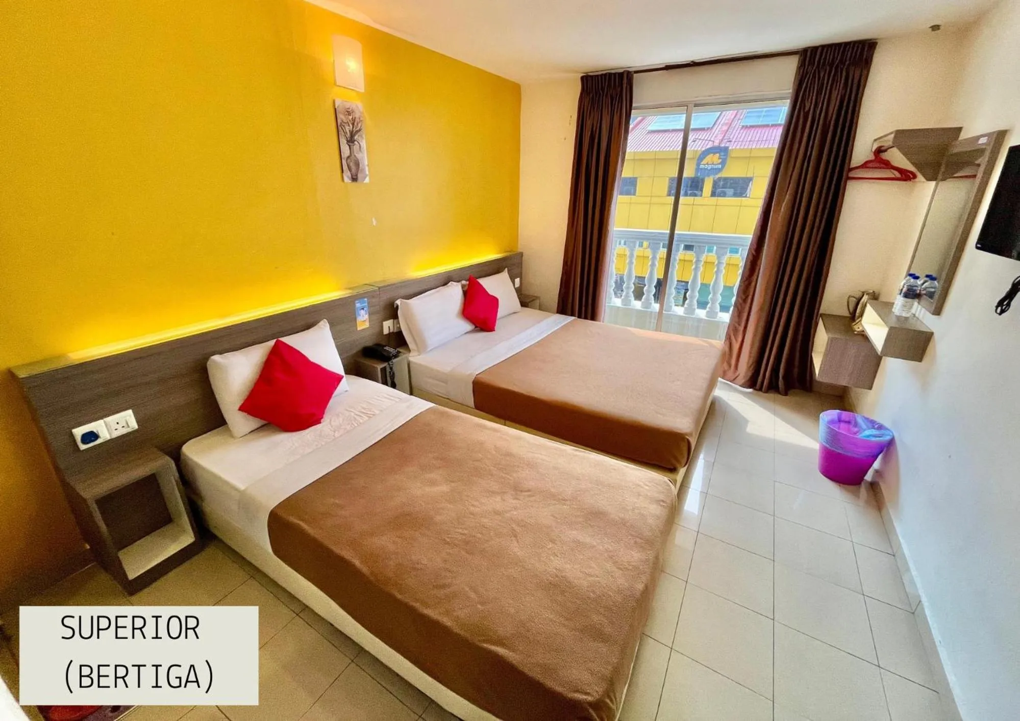 Bed in Yellow Mansion Hotel Melaka Raya