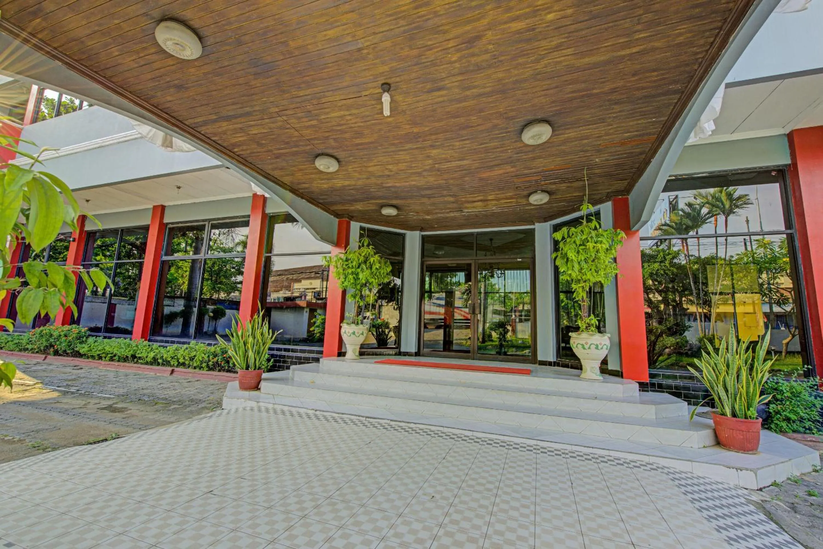 Facade/entrance in OYO 3934 Hotel Istana