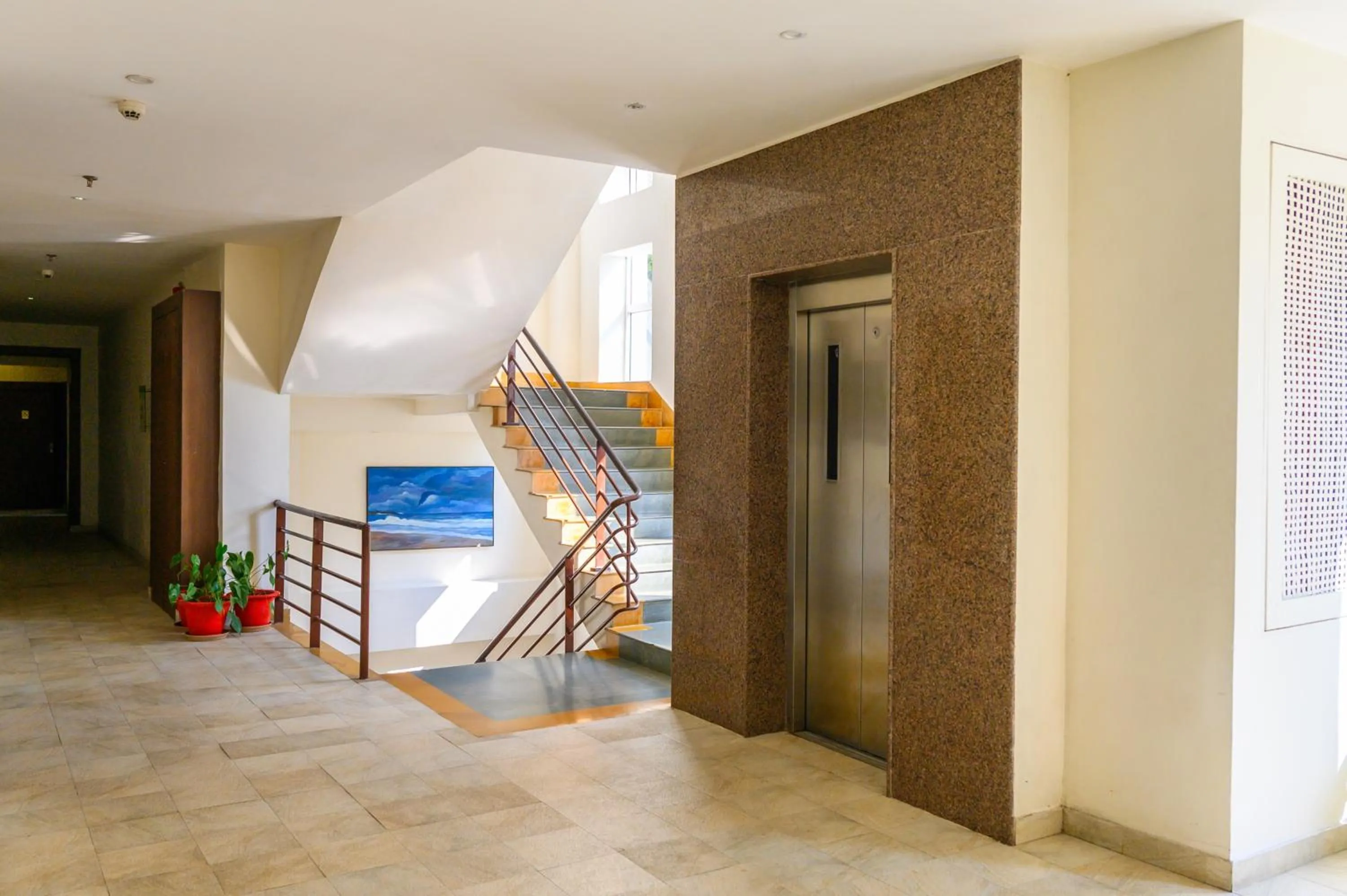 elevator in Sinclairs Retreat Kalimpong