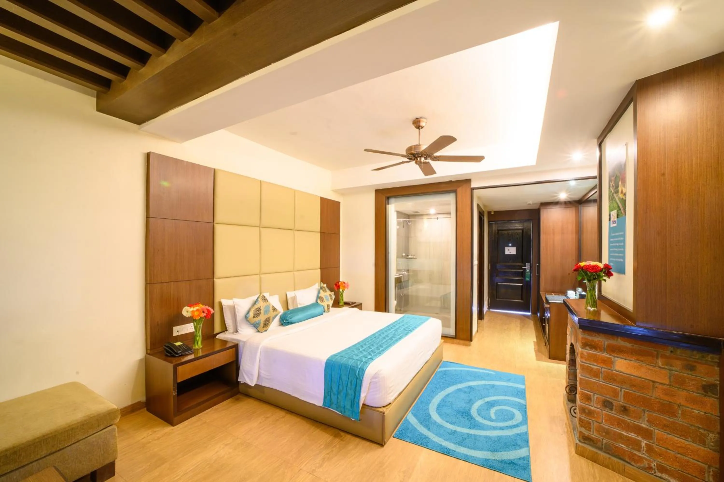 Photo of the whole room, Bed in Sinclairs Retreat Kalimpong