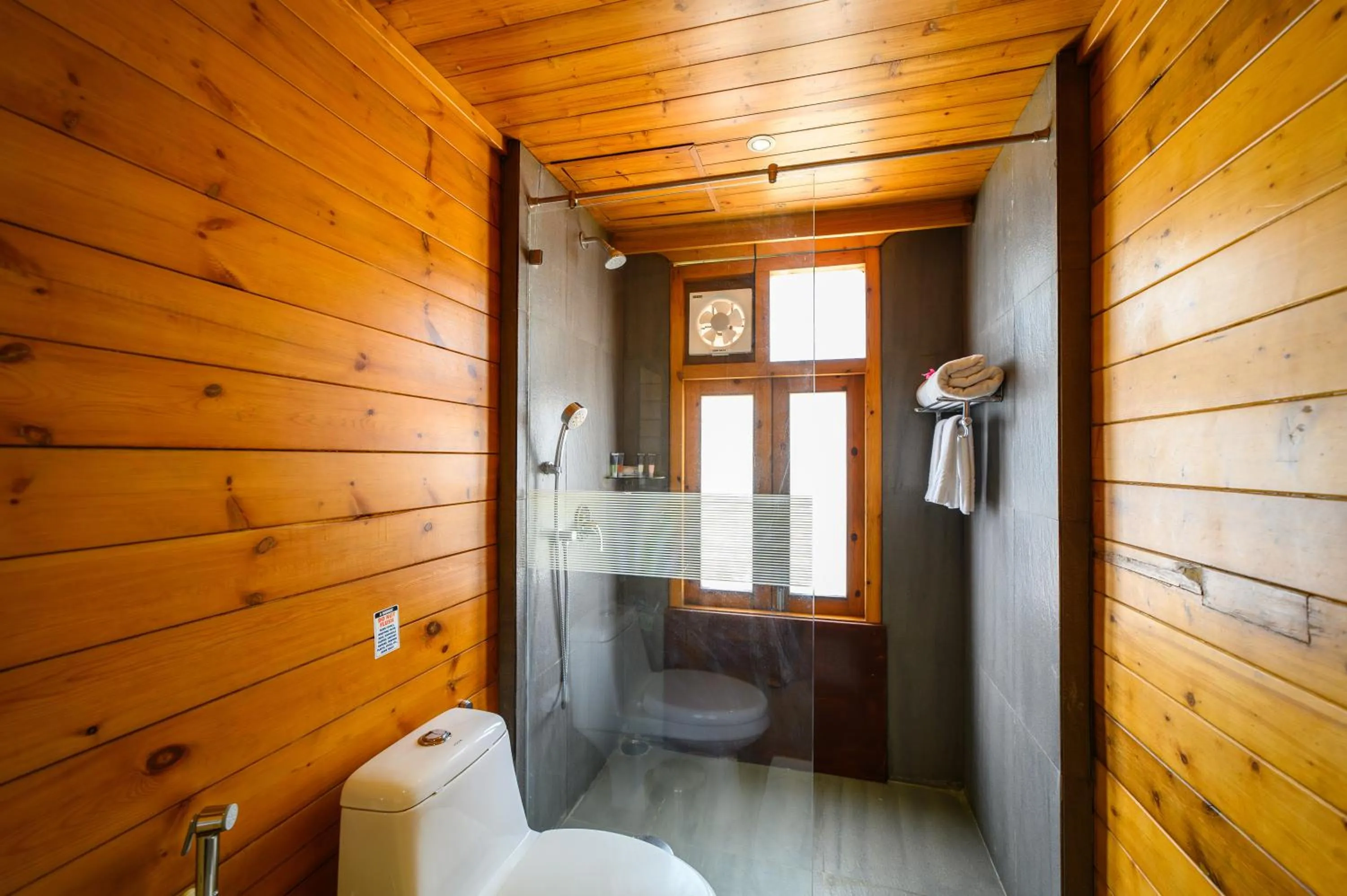 Shower in Sinclairs Retreat Kalimpong