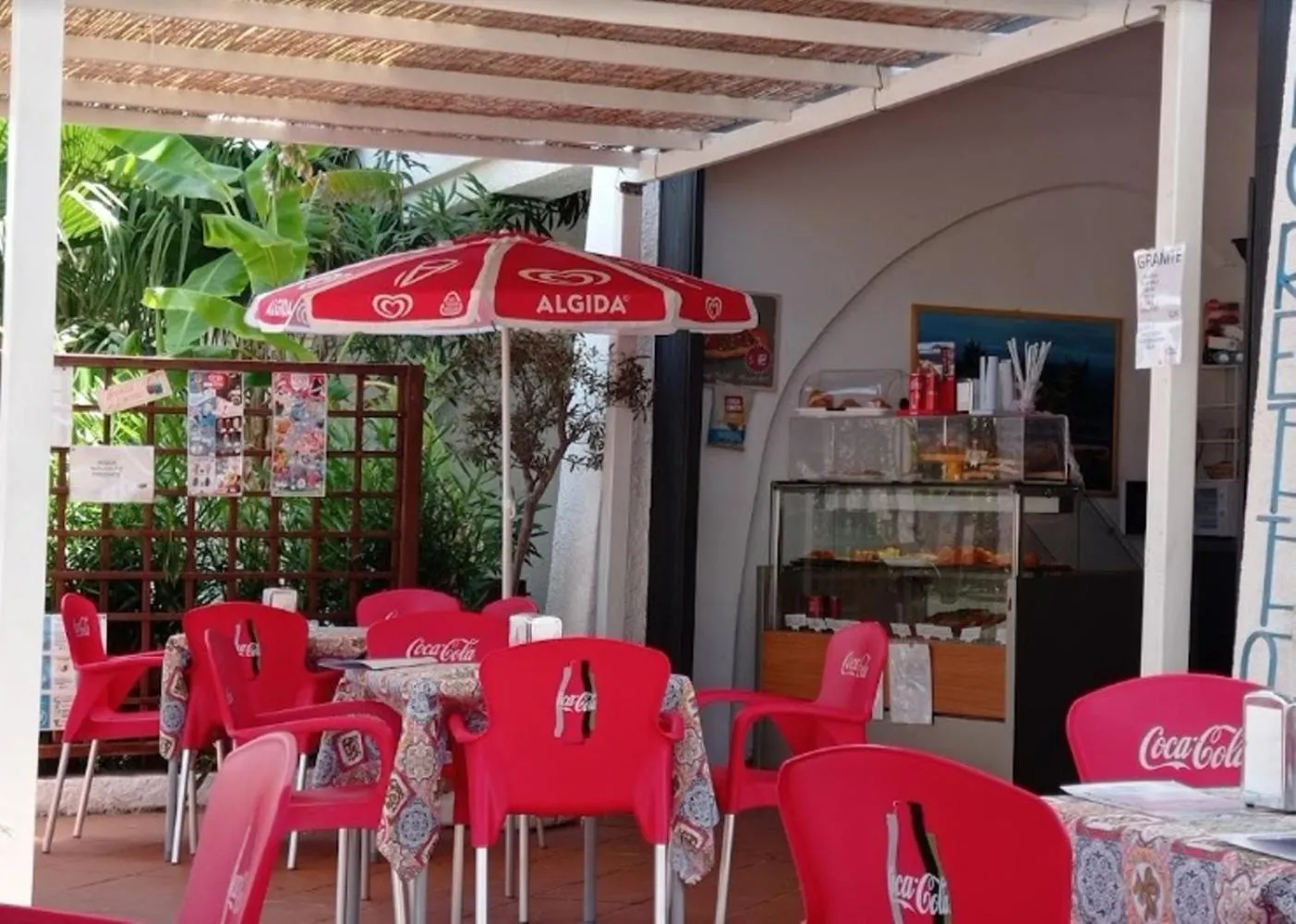 Restaurant/places to eat in Kyria Luxury Apartment