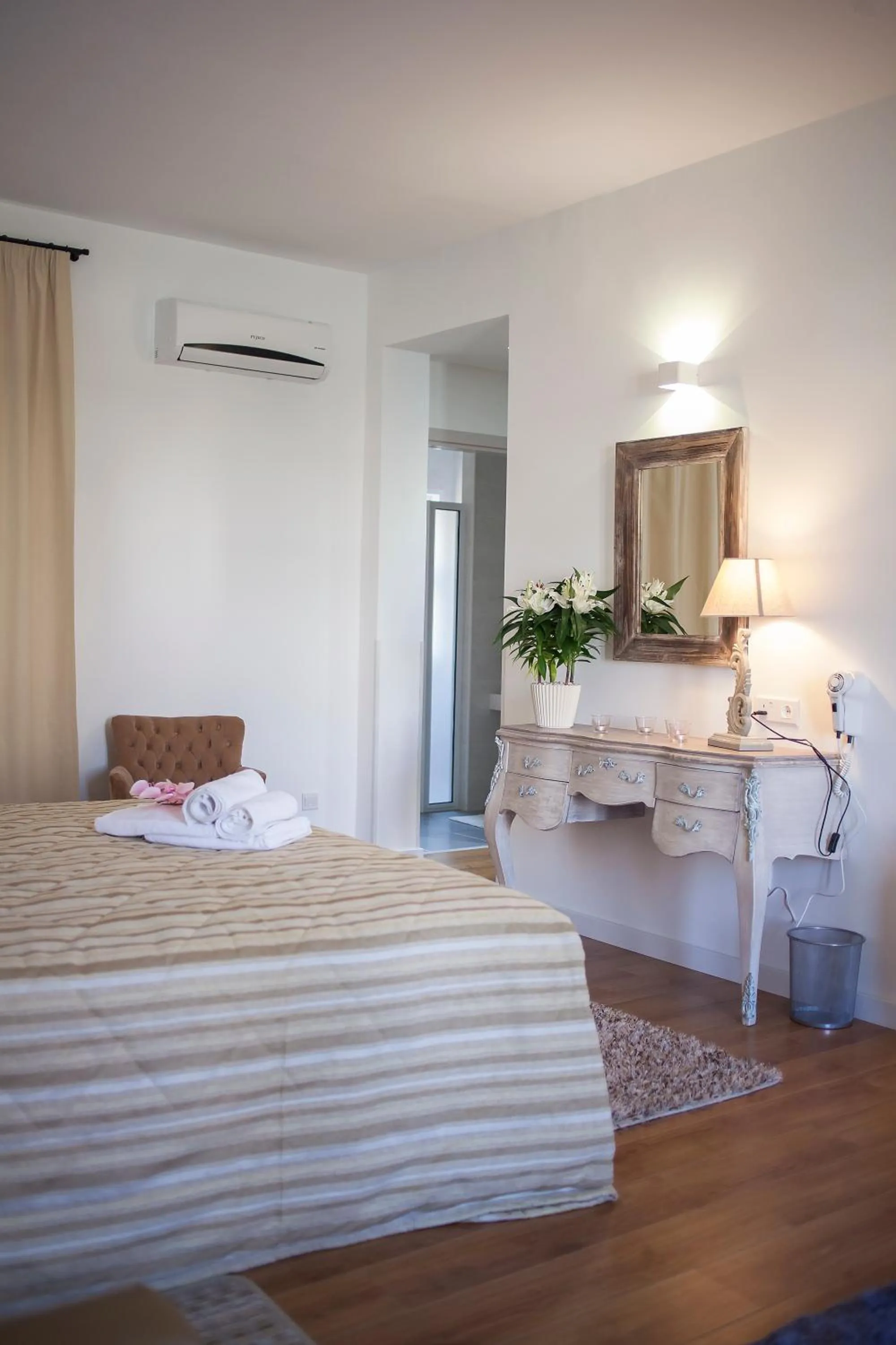 Bedroom, Bed in Operetta House