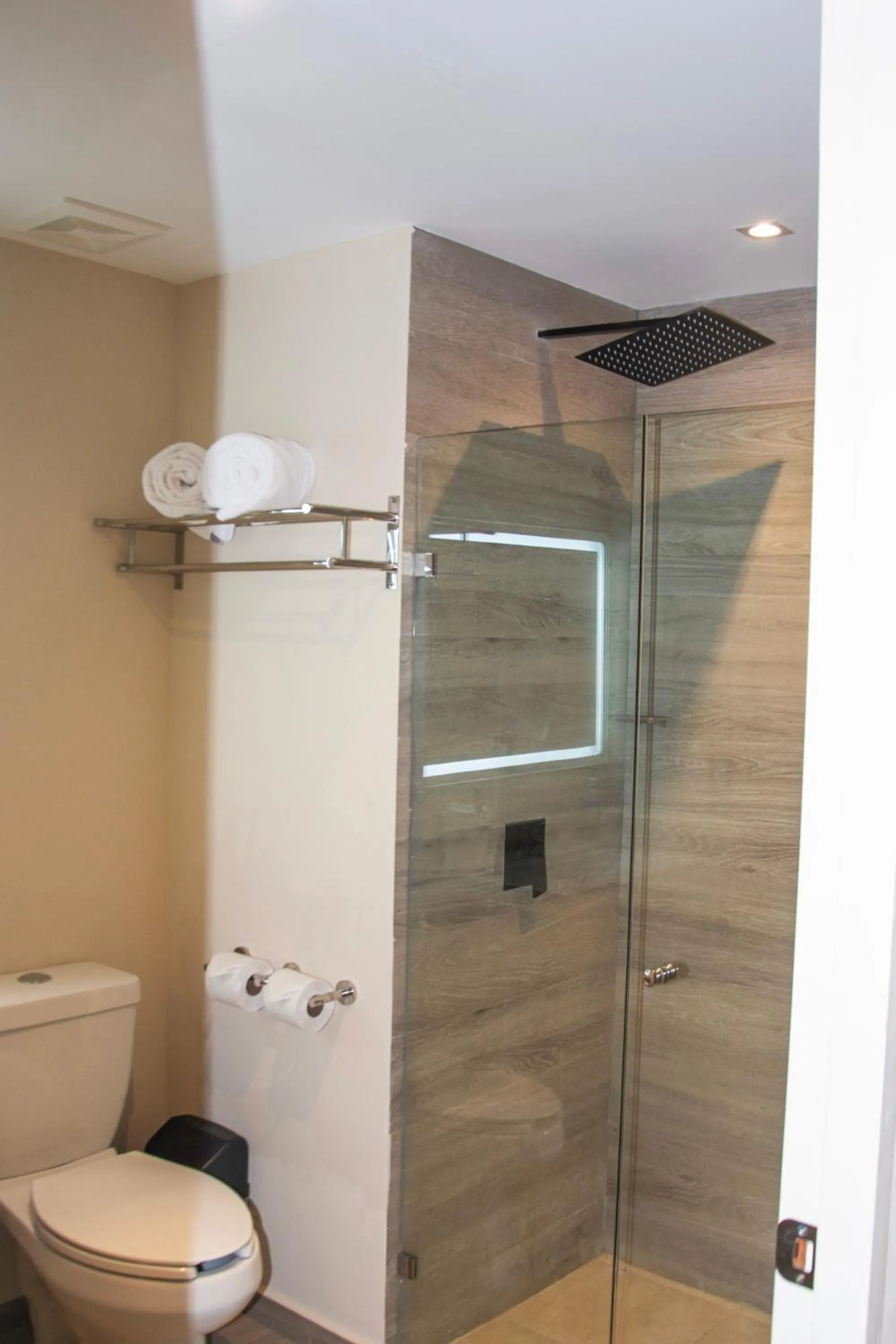 Shower in Paris FC Veracruz