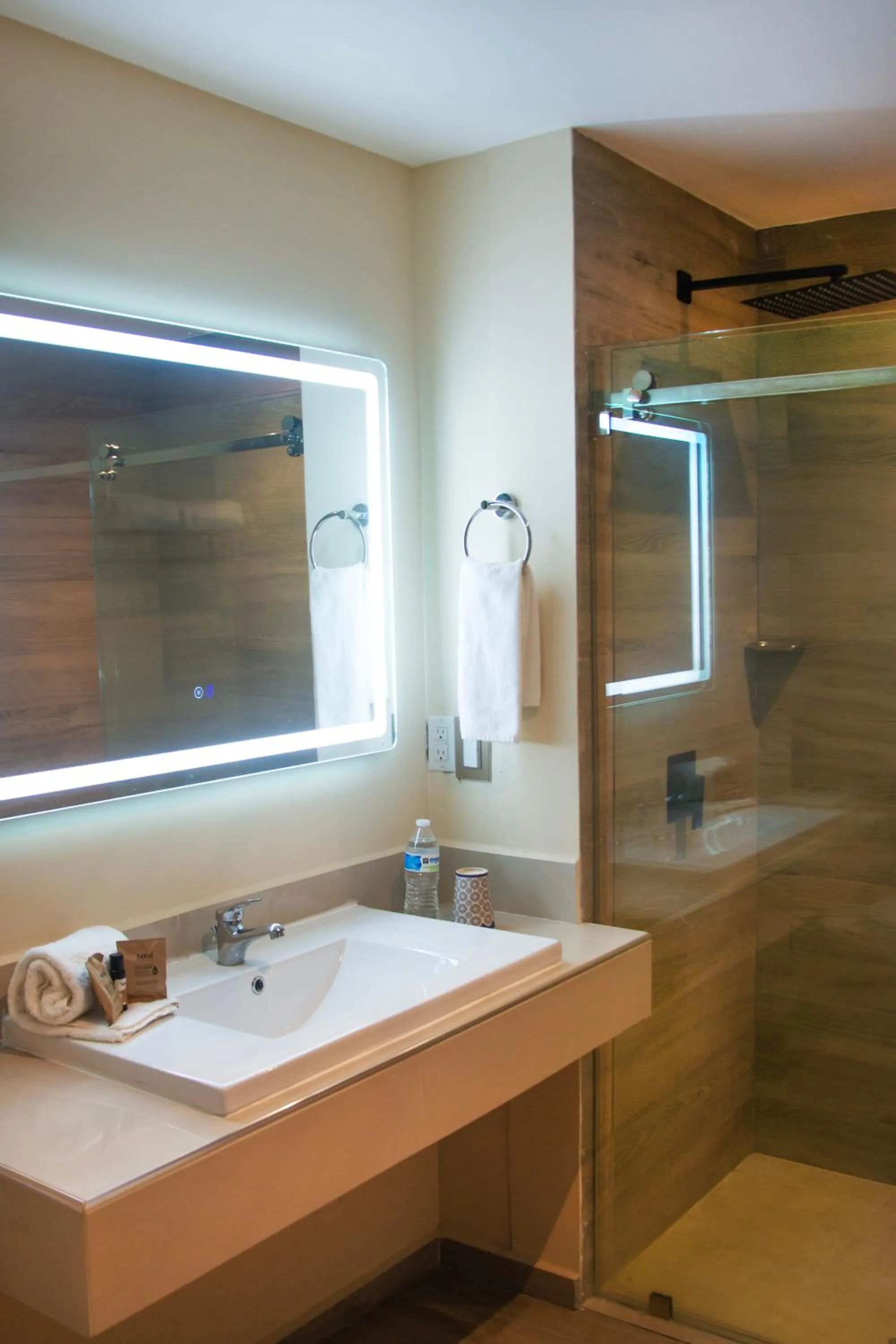 Shower in Paris FC Veracruz