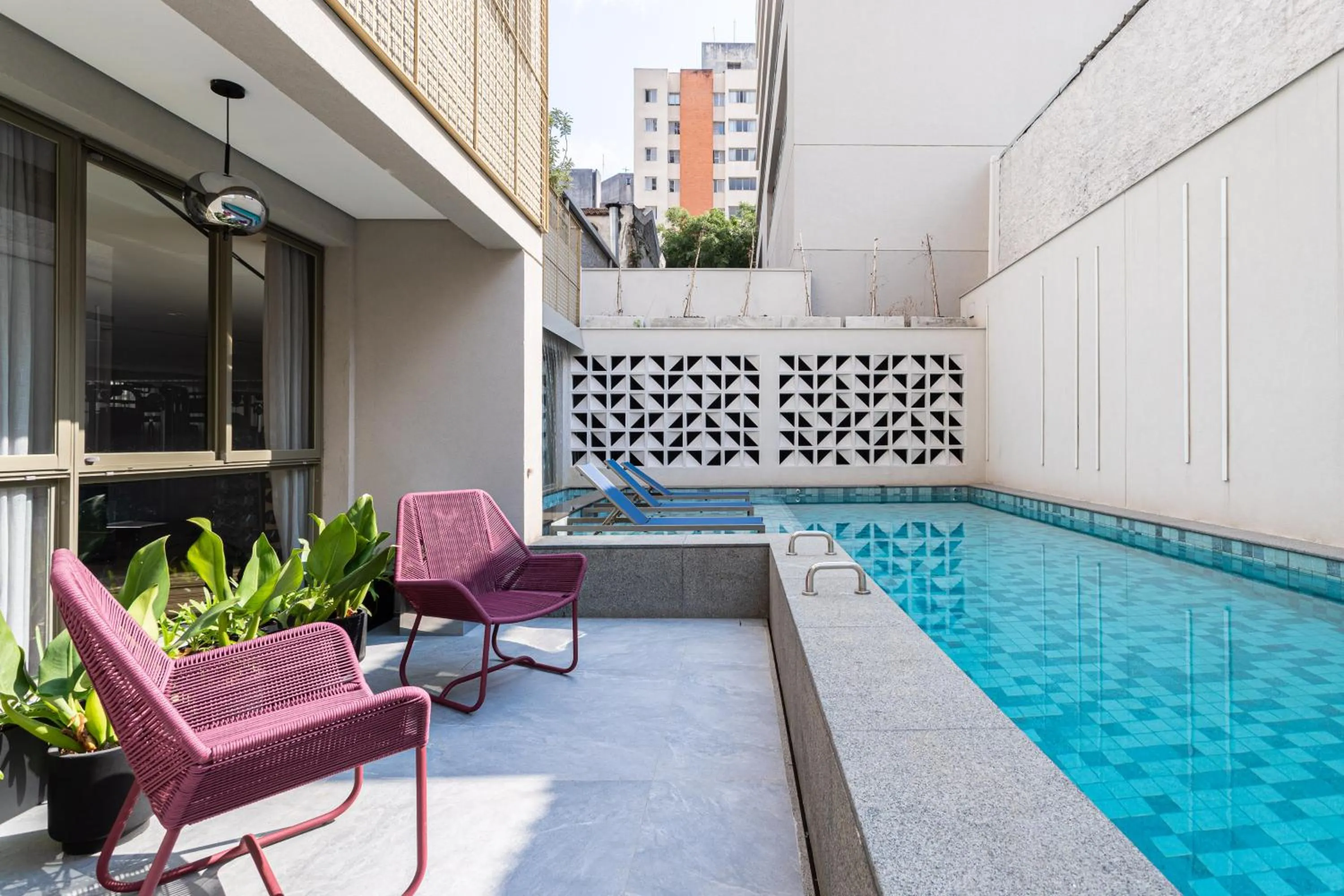 Swimming pool in For You Paraiso by Viva - Prédio com piscina e academia próximo ao metrô