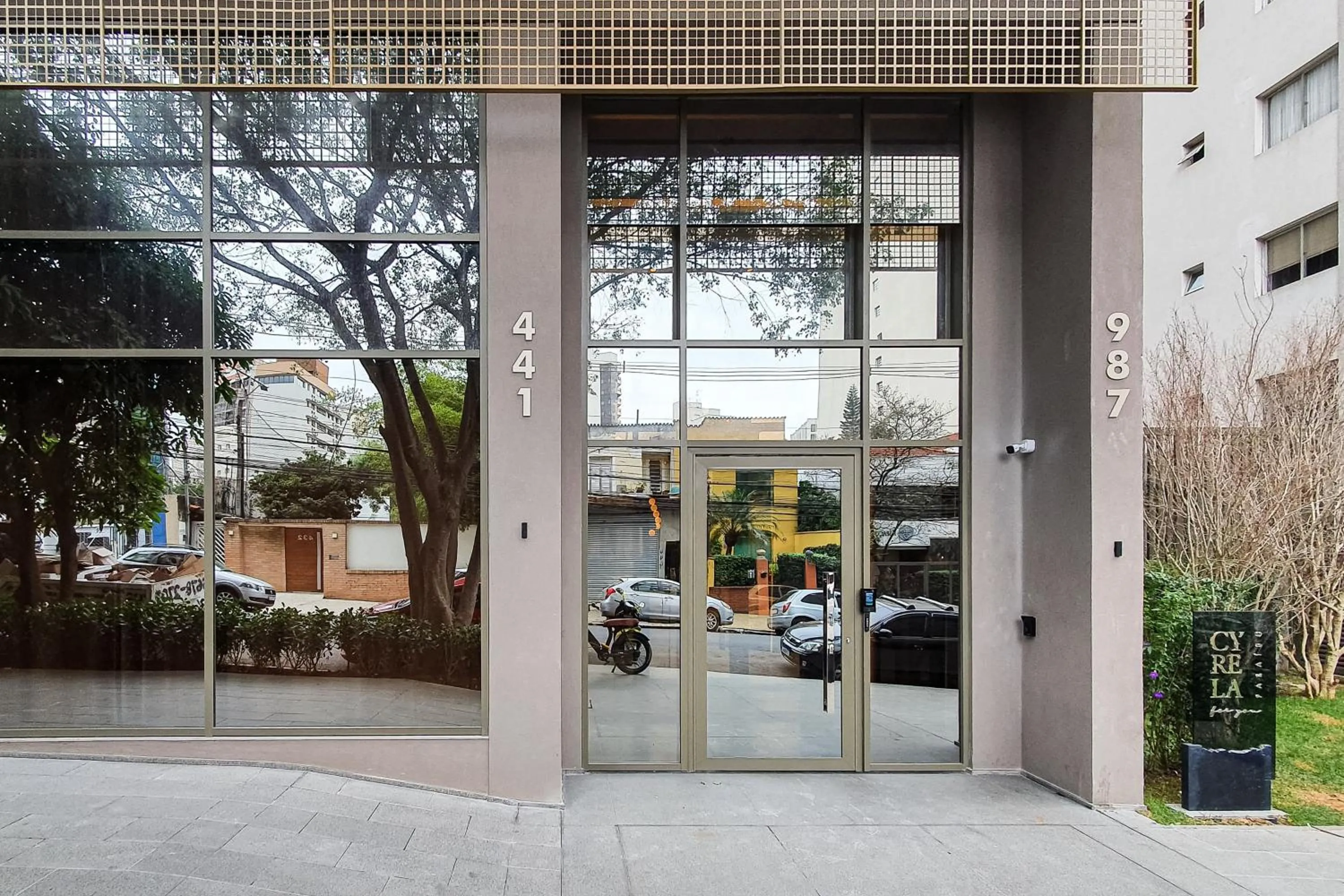 Property building in For You Paraiso by Viva - Prédio com piscina e academia próximo ao metrô