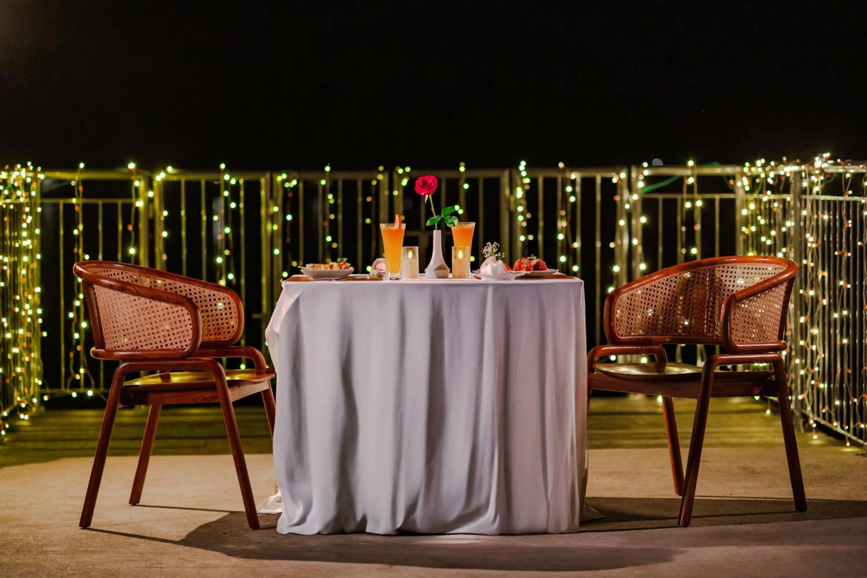 Restaurant/places to eat in Vedic Village Retreat Kodungallur