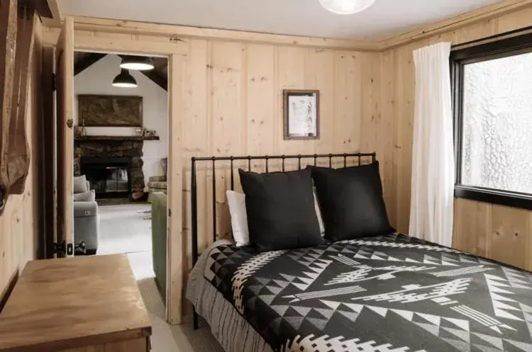 Deluxe Double Room with Bath in oak knoll lodge Deluxe Double Room with Bath in oak knoll lodge