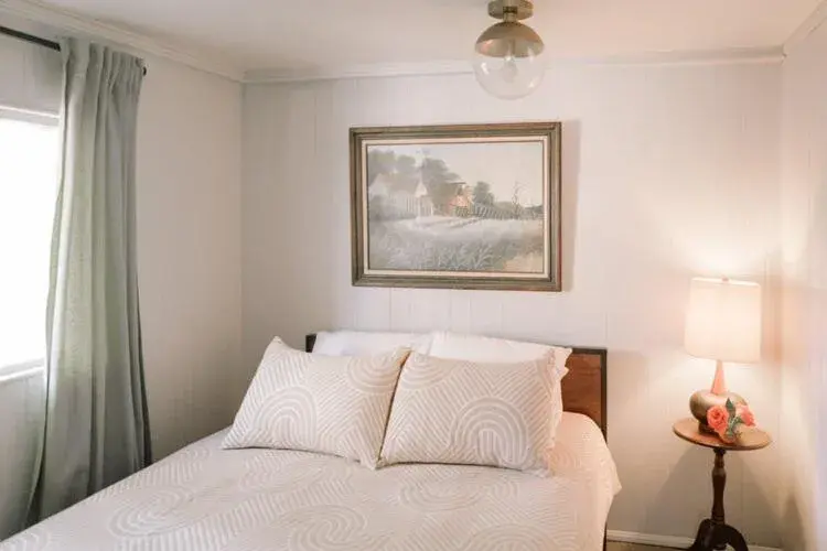 Double Room with Private Bathroom in oak knoll lodge Double Room with Private Bathroom in oak knoll lodge