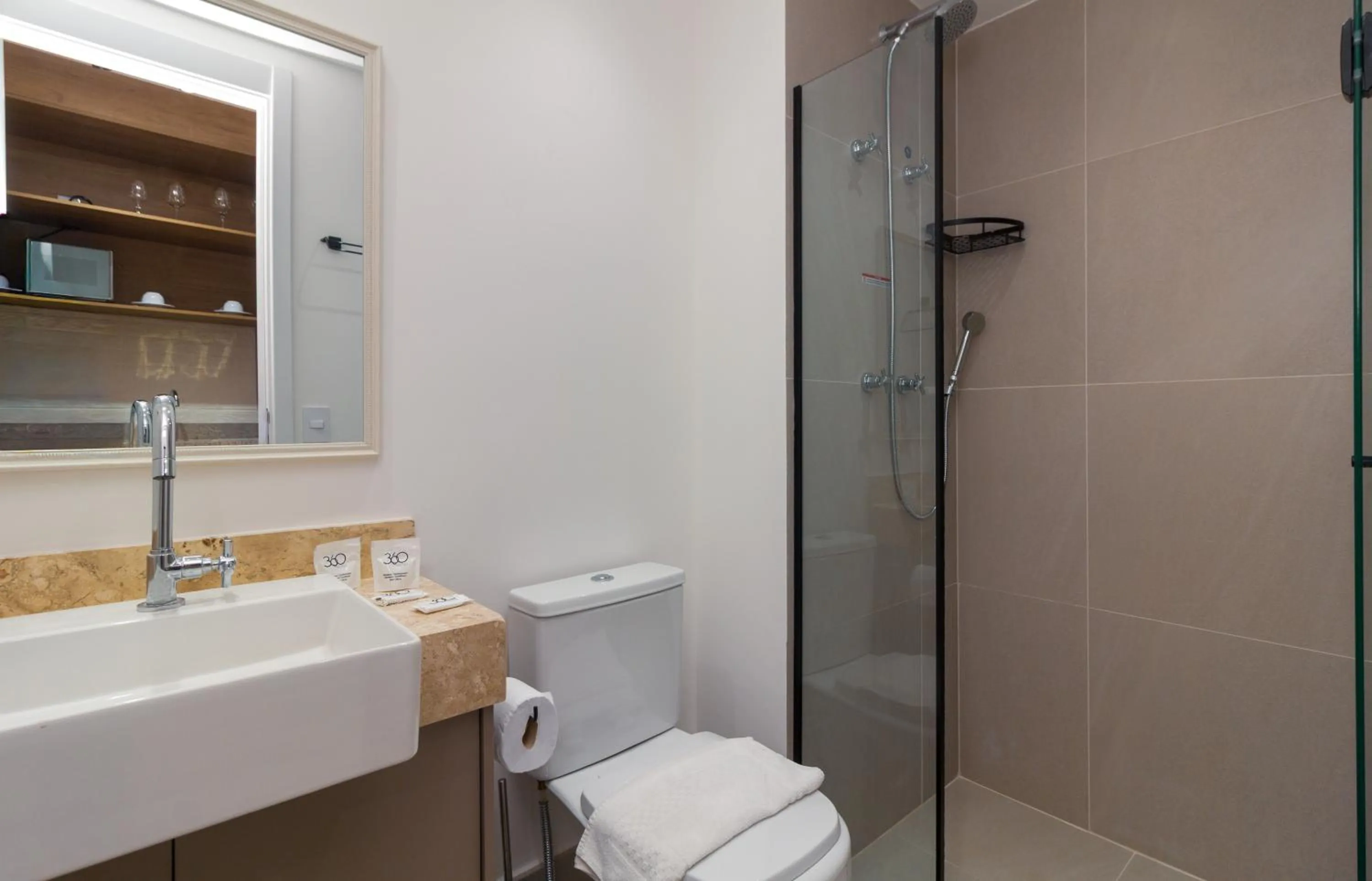 Shower in 360 Paraíso