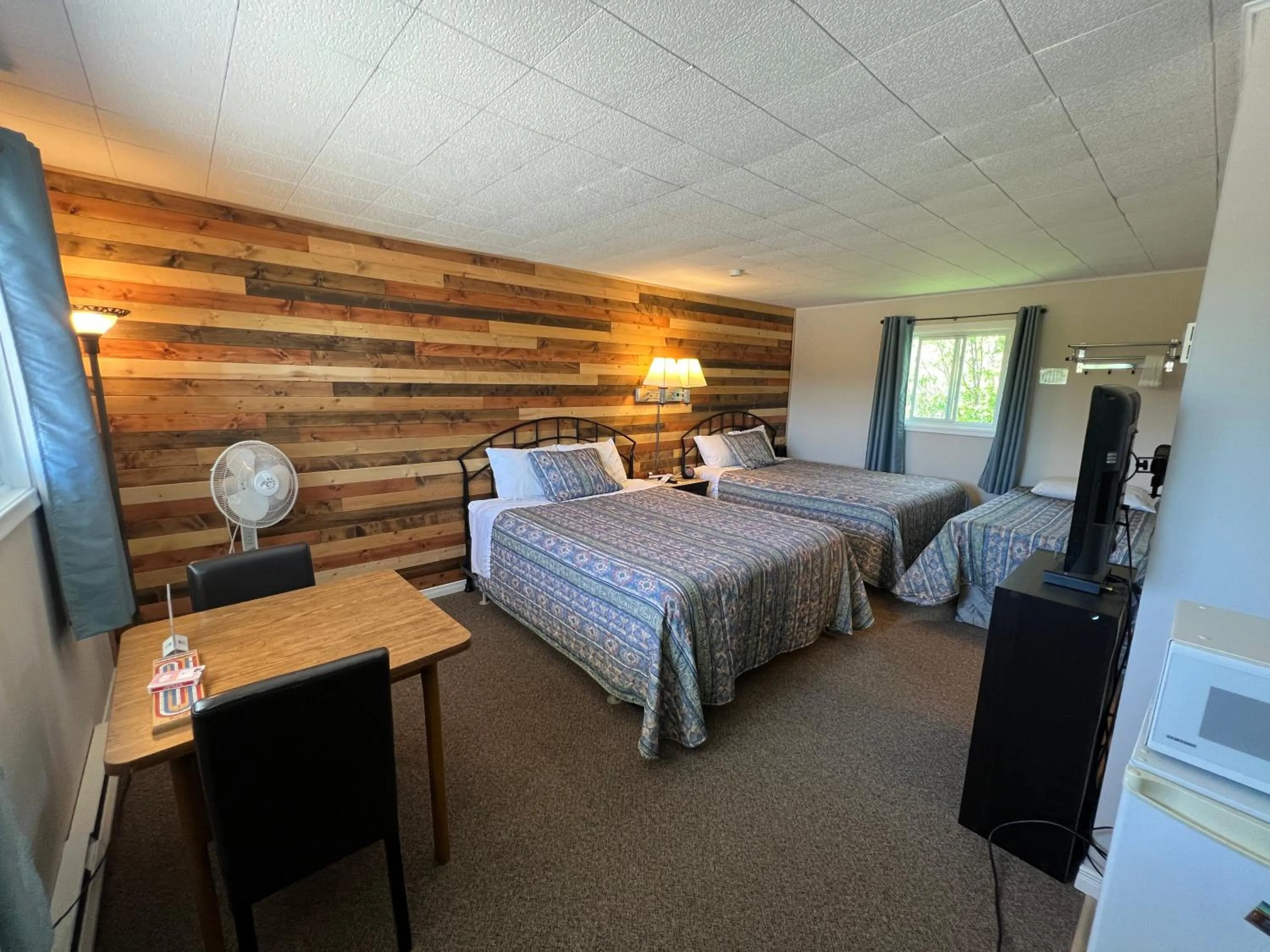 Bedroom, Bed in Wawa Northern Lights Motel and Chalets