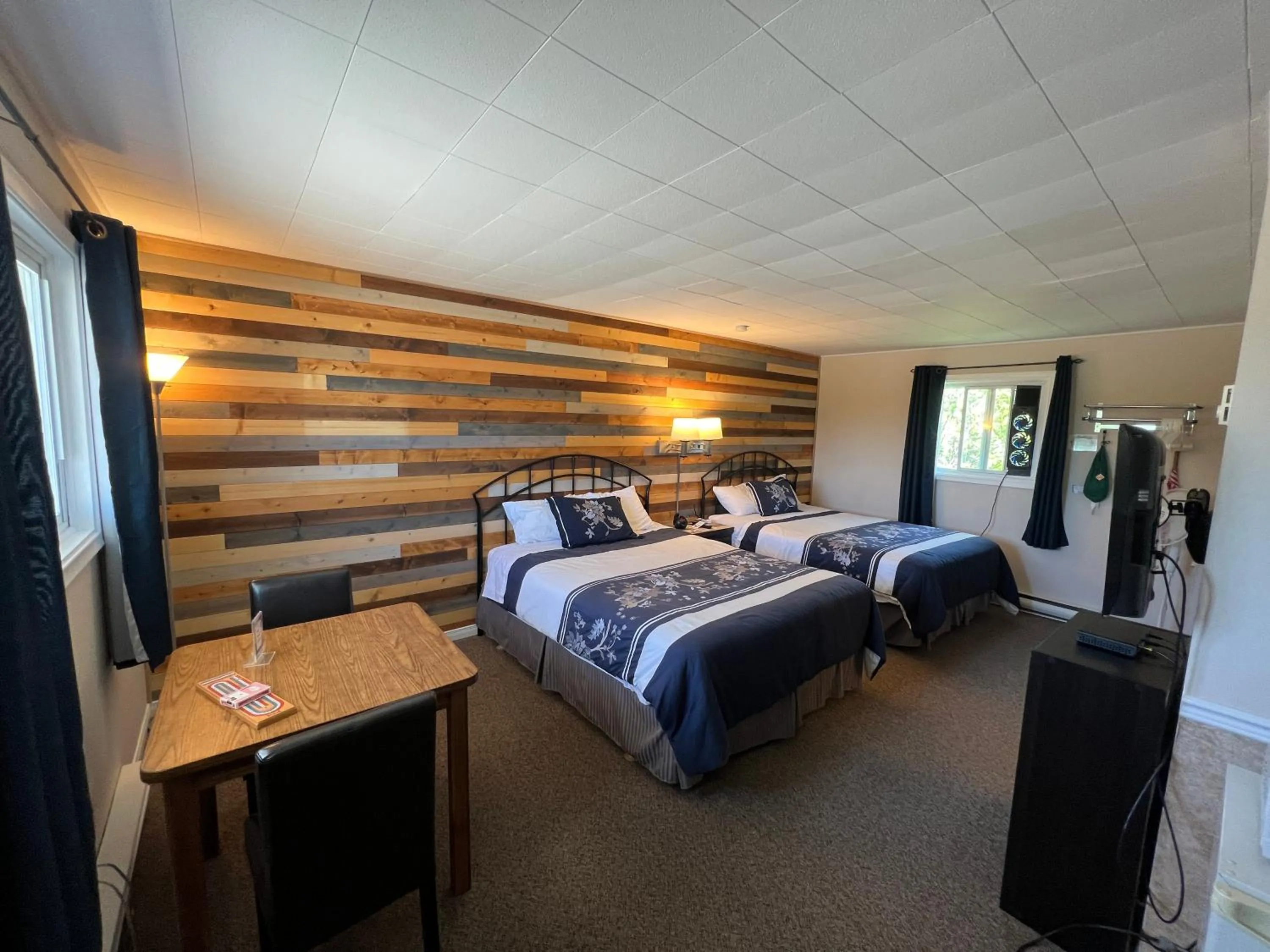Bedroom, Bed in Wawa Northern Lights Motel and Chalets