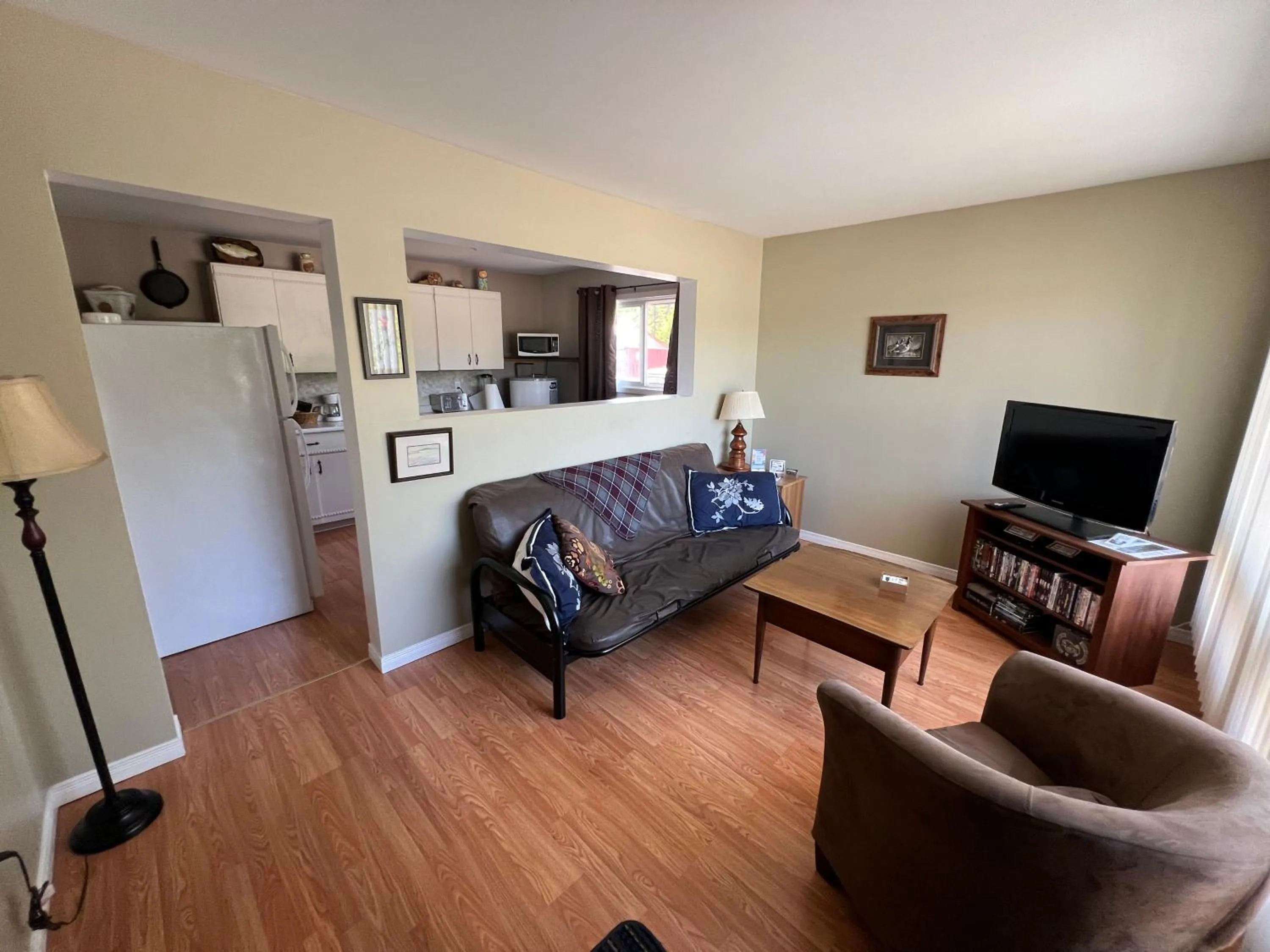 Kitchen or kitchenette in Wawa Northern Lights Motel and Chalets
