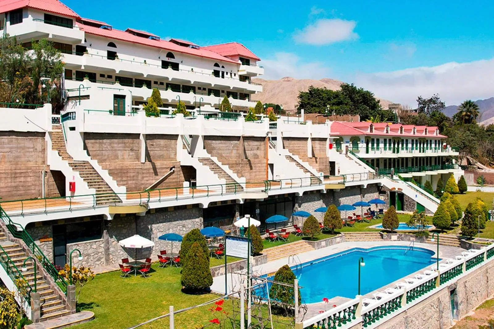 Swimming pool in Villasol Hotel