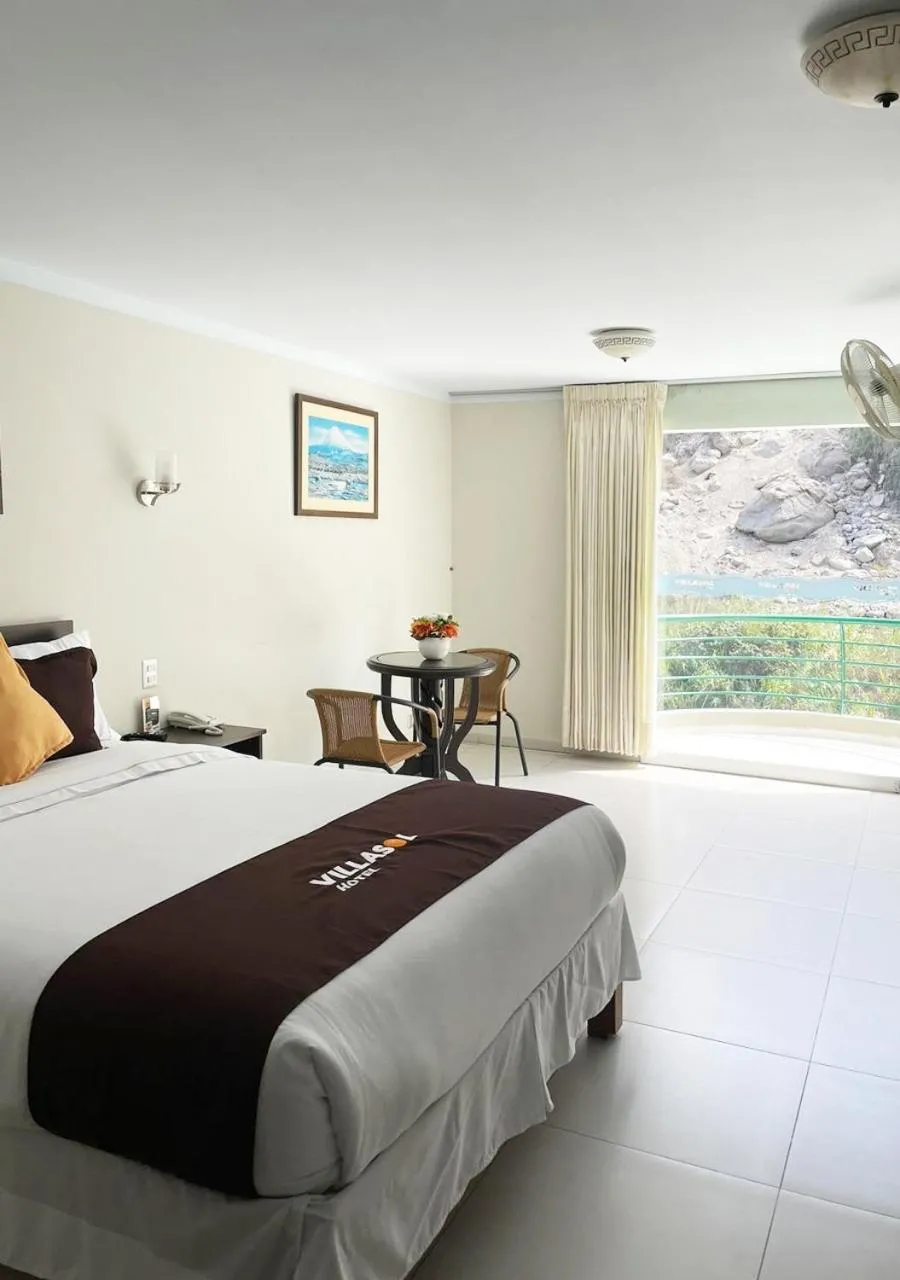 Bedroom, Bed in Villasol Hotel