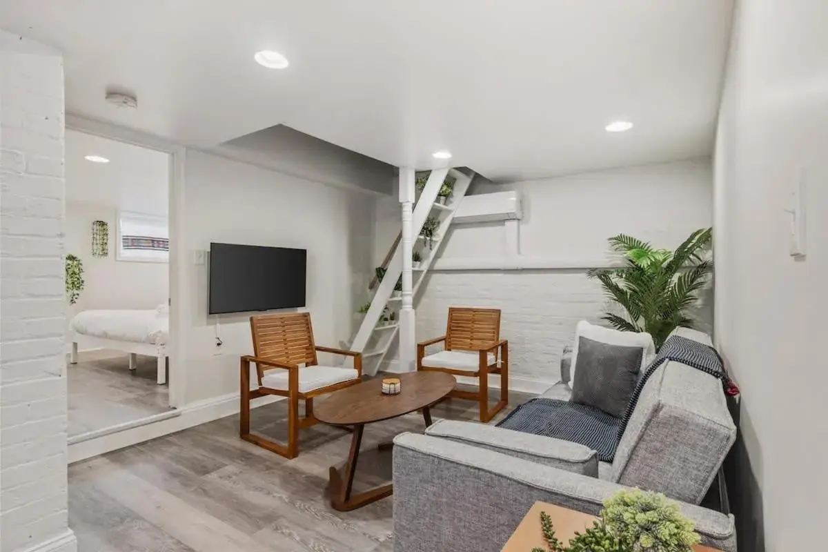 Garden-Level 2-BR Apt in Historic Petworth Home Garden-Level 2-BR Apt in Historic Petworth Home